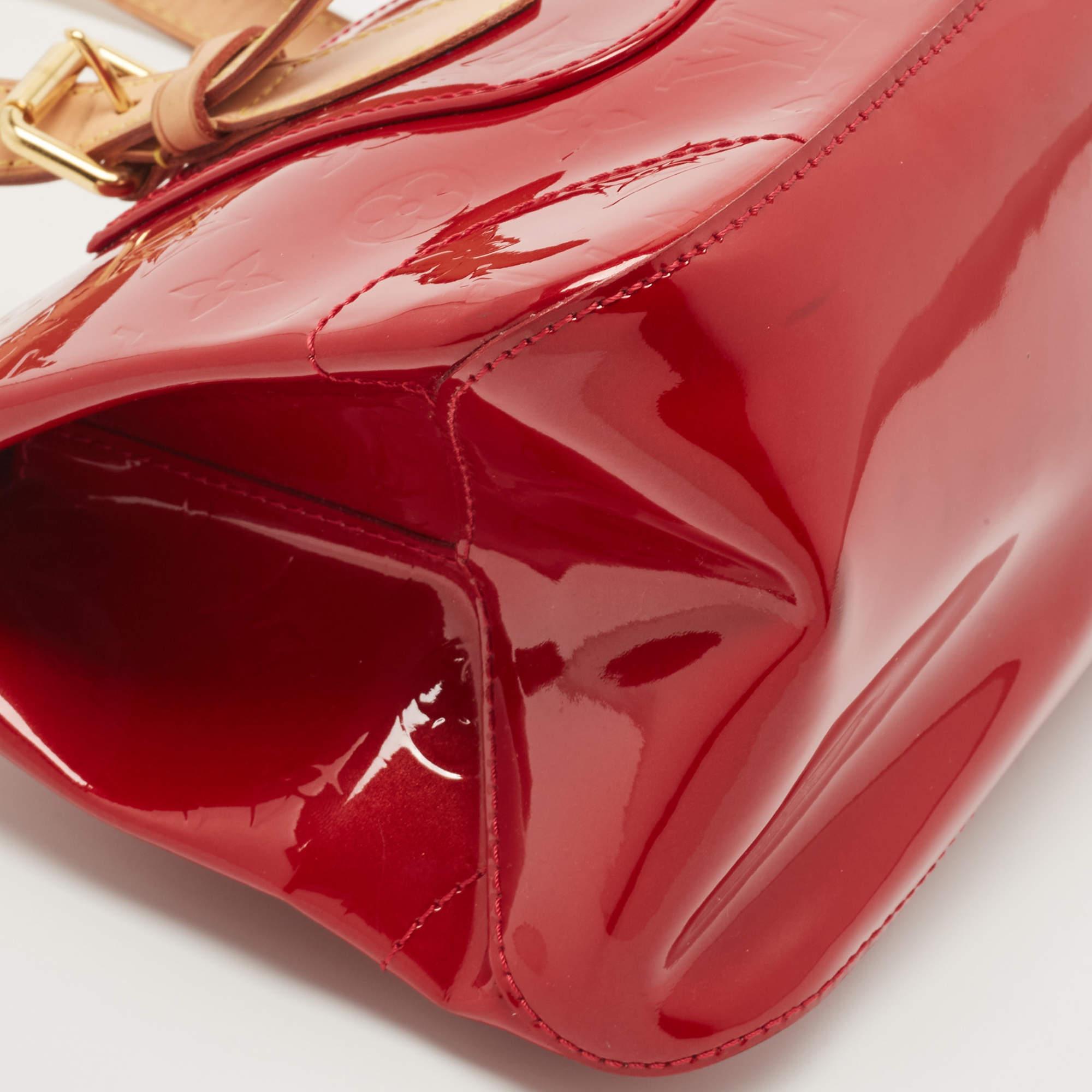 Louis Vuitton Red Monogram Vernis Rosewood Avenue Bag In Good Condition In Dubai, Al Qouz 2
