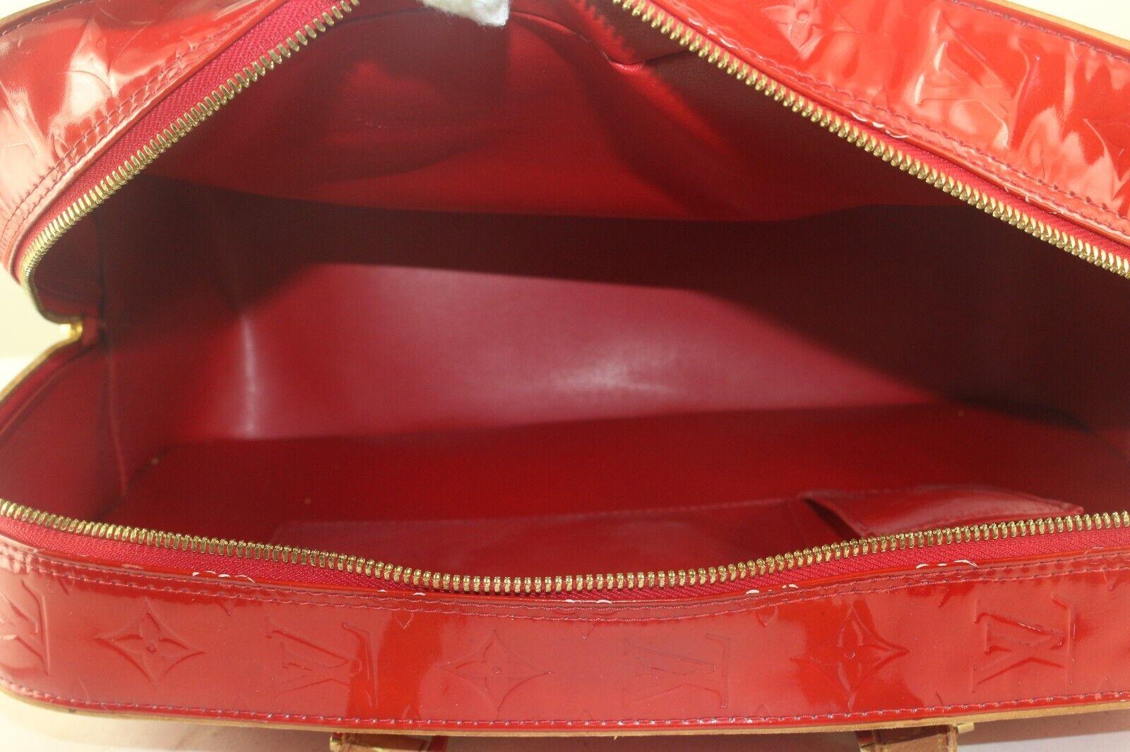 Women's Louis Vuitton Red Monogram Vernis Sutton Travel Shoulder bag 3LVS921K For Sale