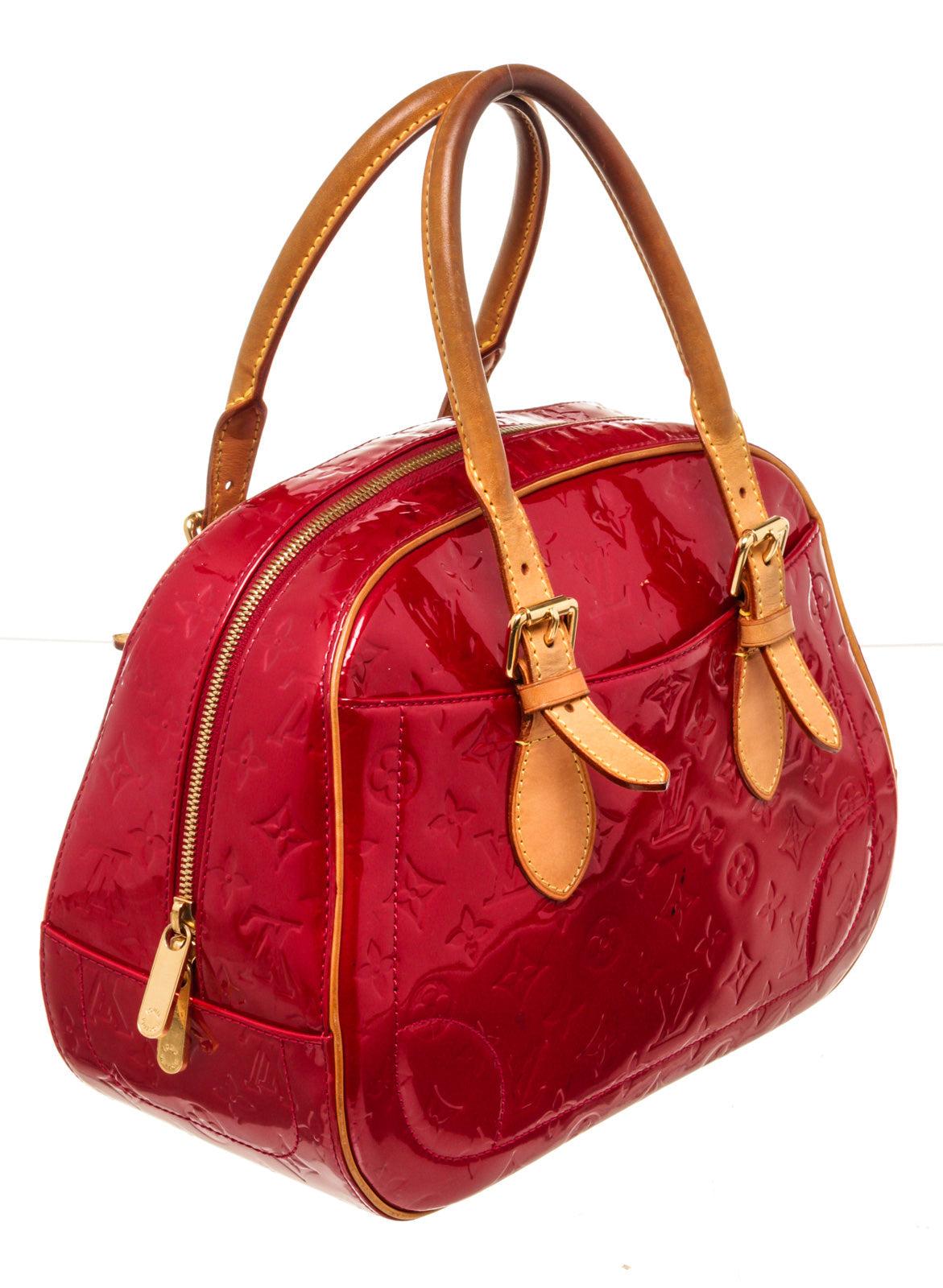 Louis Vuitton Summit Drive Umhängetasche aus Leder mit rotem Monogramm Verns (Rot) im Angebot