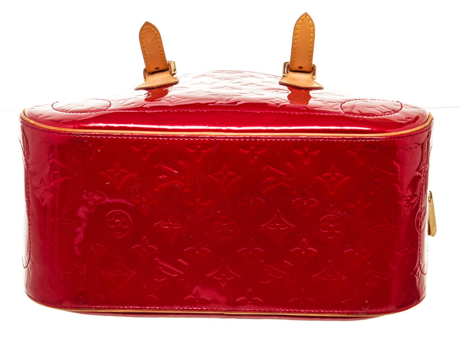 Louis Vuitton Summit Drive Umhängetasche aus Leder mit rotem Monogramm Verns im Zustand „Relativ gut“ im Angebot in Irvine, CA
