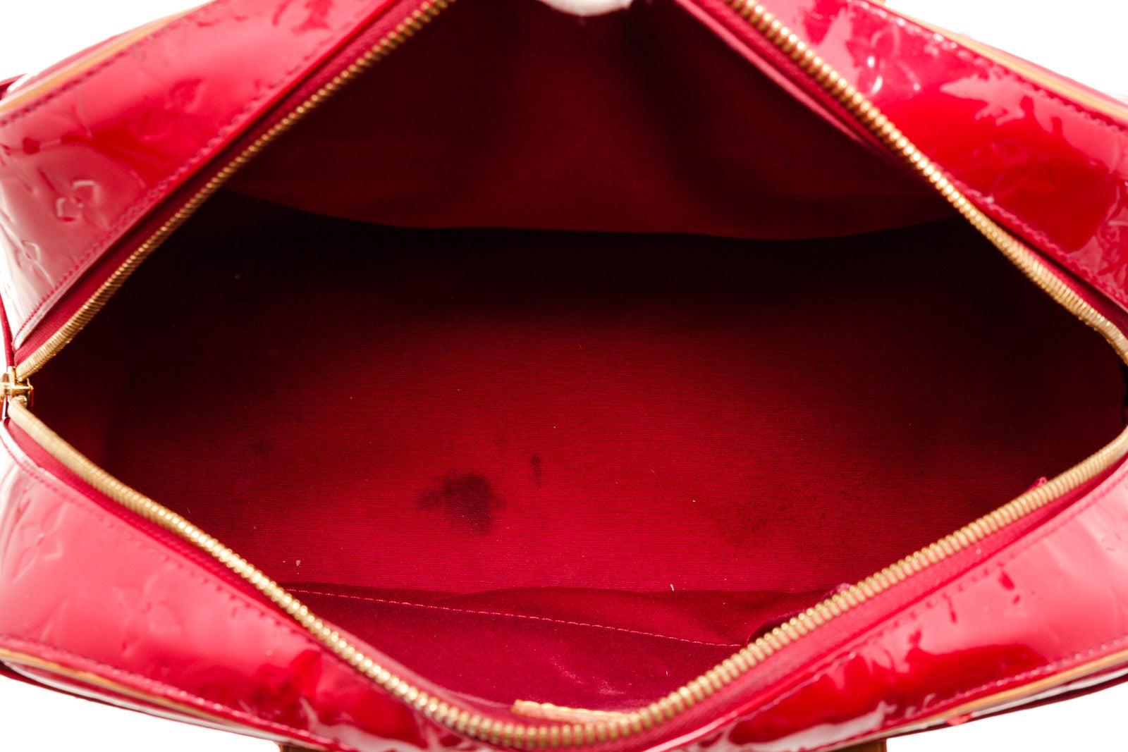 Louis Vuitton Summit Drive Umhängetasche aus Leder mit rotem Monogramm Verns Damen im Angebot
