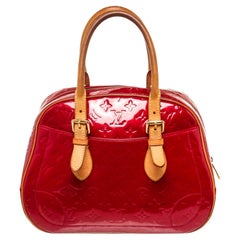 Louis Vuitton Summit Drive Umhängetasche aus Leder mit rotem Monogramm Verns