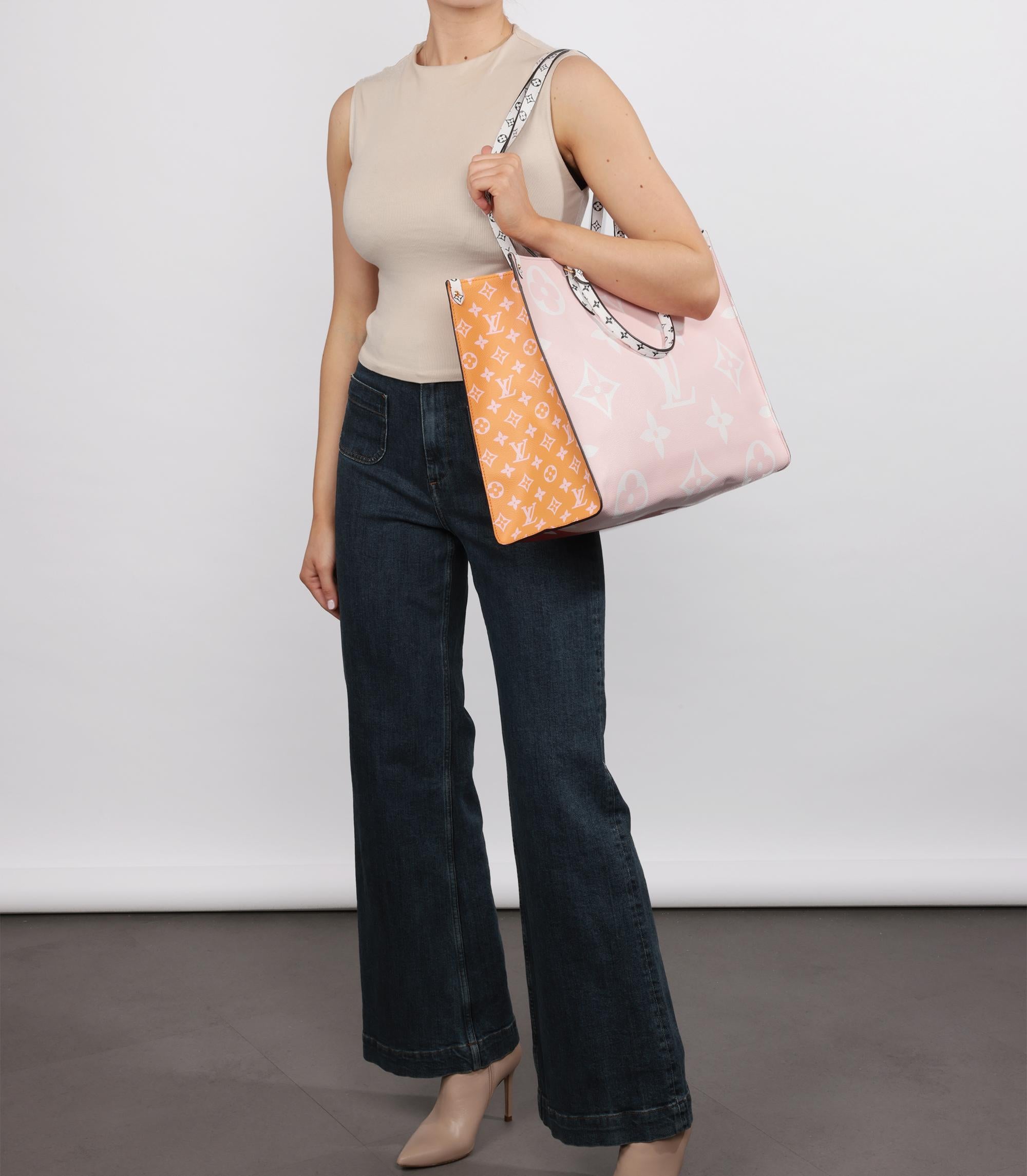 Louis Vuitton Red & Multicolour Giant Monogram Coated Canvas Onthego GM

Product Details
Xupes Ref: CB1410
Brand: Louis Vuitton
Model: Onthego GM
Type: Tote, Shoulder
Serial Number: FL0169
Age: 2019
Accompanied By: Louis Vuitton Dust Bag, Box,