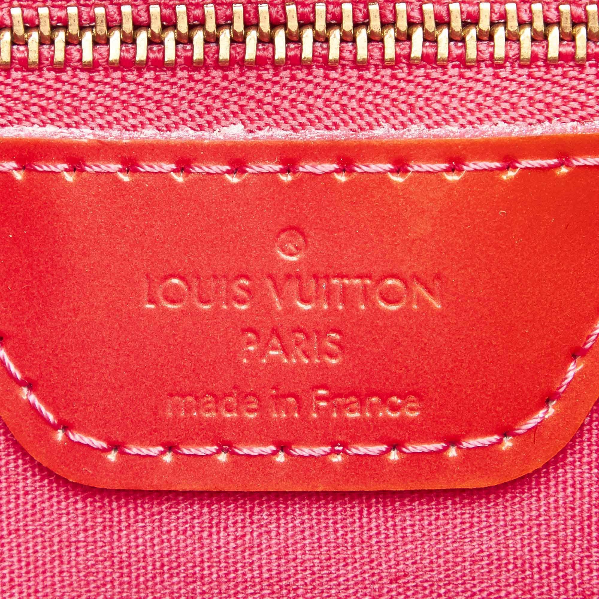 Sac en cuir verni rouge Louis Vuitton en vente 1