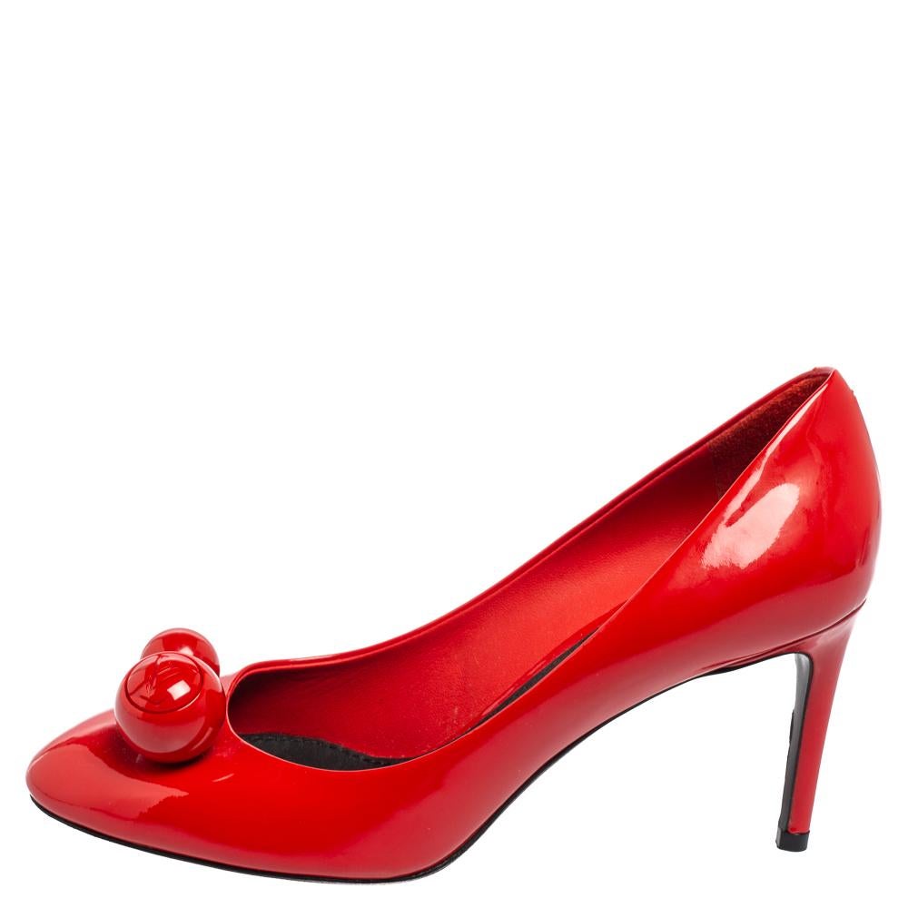 Jazz up your everyday attire with this pair of classic pumps, designed by Louis Vuitton. Crafted from patent leather, these are styled with pointed toes, high heels, and ball details at the vamps. This pair of red beauties combines glamorous style
