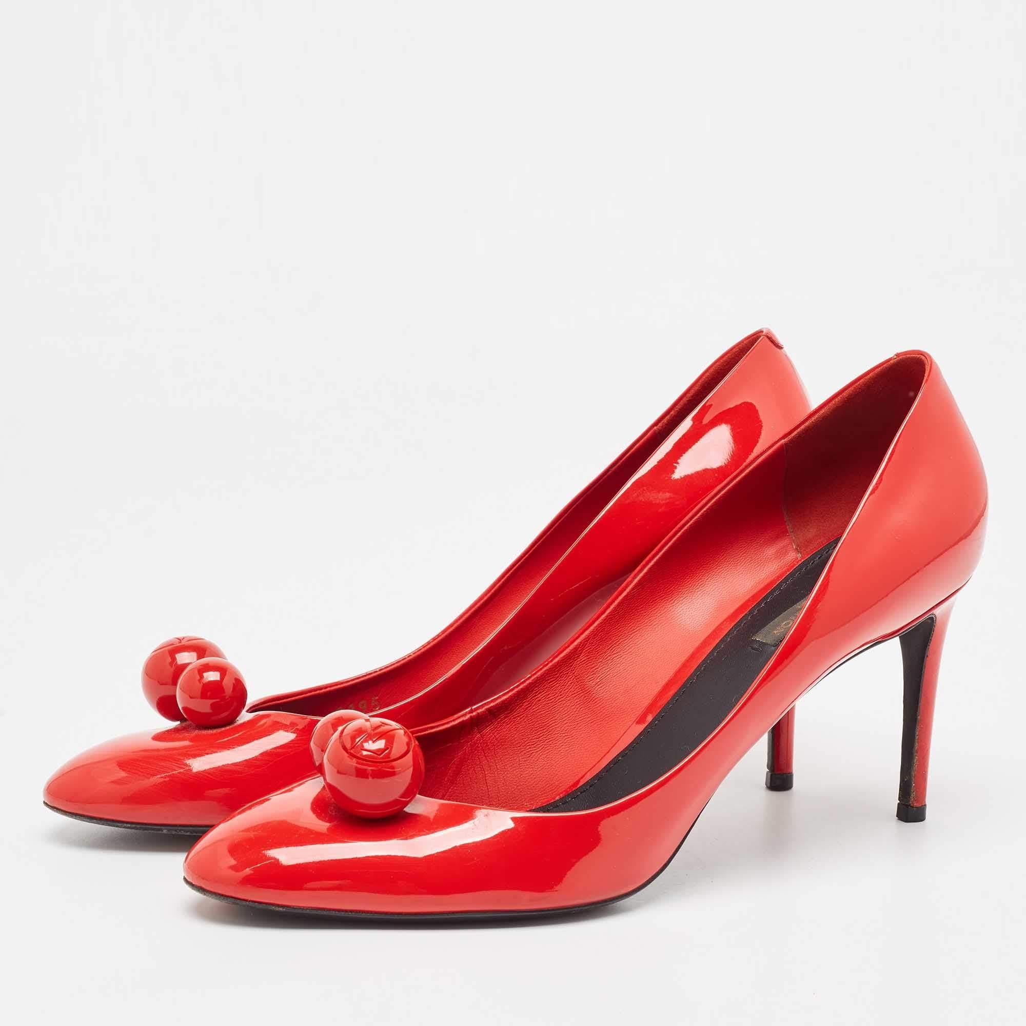 Perfectly sewn and finished to ensure an elegant look and fit, these Louis Vuitton red pumps are a purchase you'll love flaunting. They look great on the feet.

