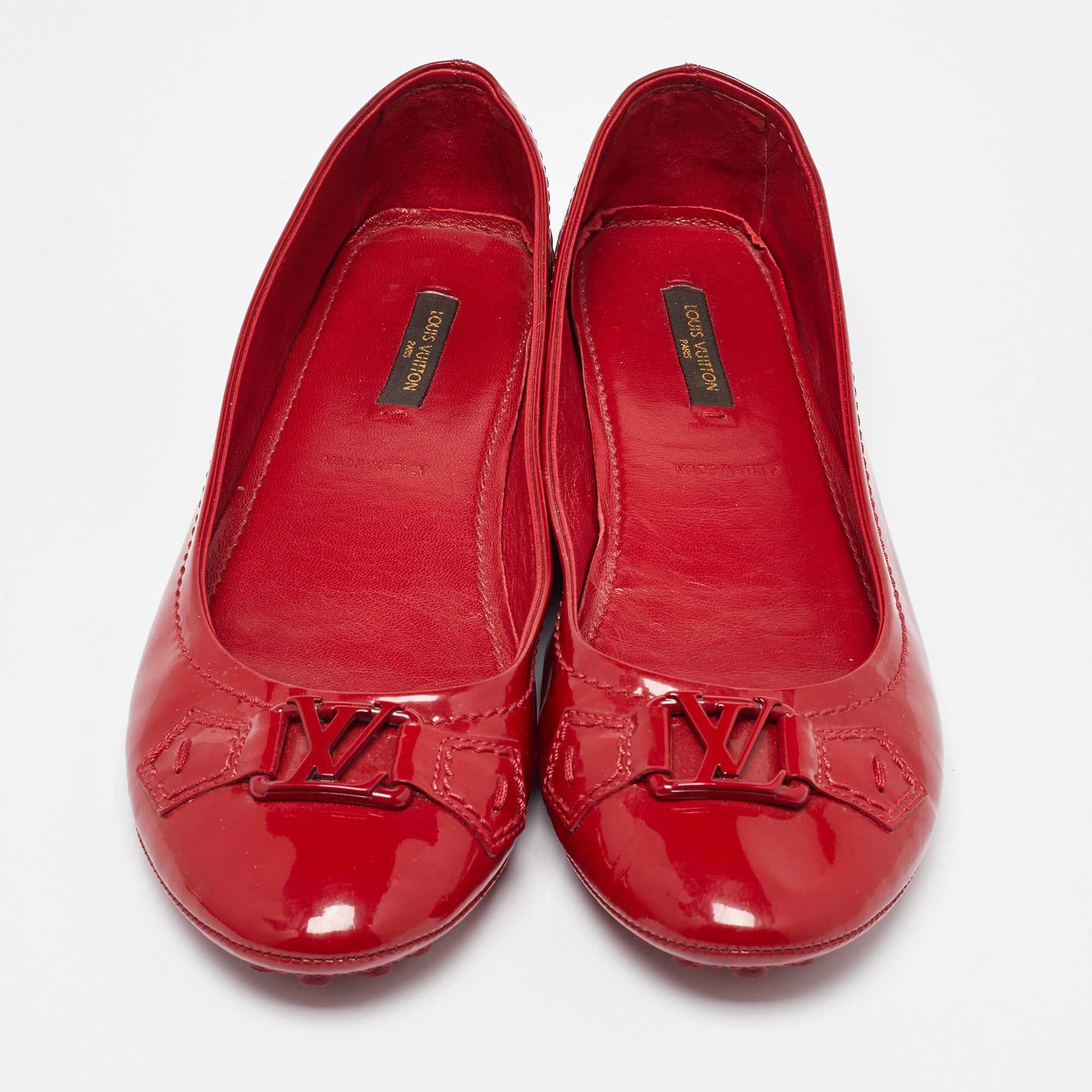 Louis Vuitton Red Patent Leather Oxford Ballet Flats Size 38 In Good Condition In Dubai, Al Qouz 2
