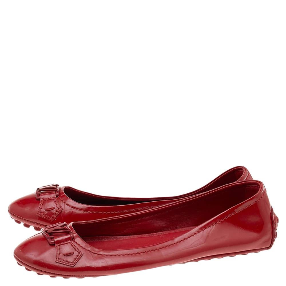 Louis Vuitton Red Patent Leather Oxford Ballet Flats Size 38 In Good Condition For Sale In Dubai, Al Qouz 2