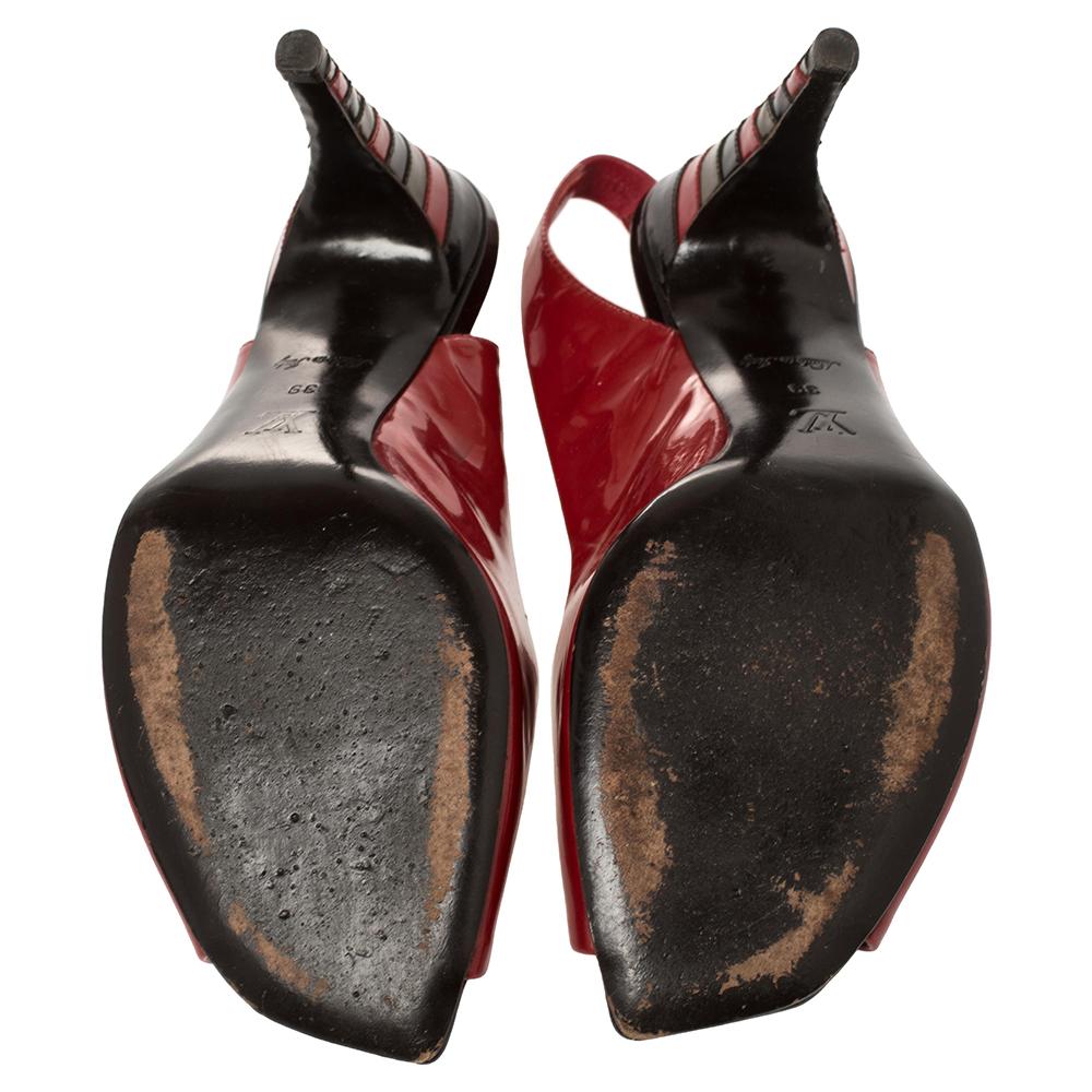 Louis Vuitton Red Patent Leather Peep Toe Sandals Size 39 In Fair Condition For Sale In Dubai, Al Qouz 2