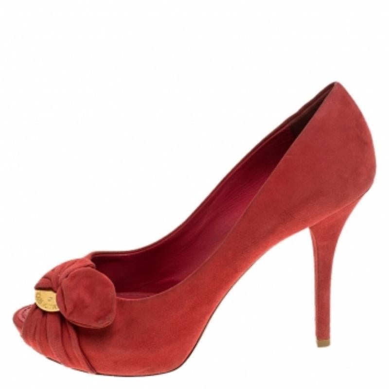 Rosso Louis Vuitton, camoscio rosso, Pumps con piattaforma Peep Toe Taglia 38 in vendita