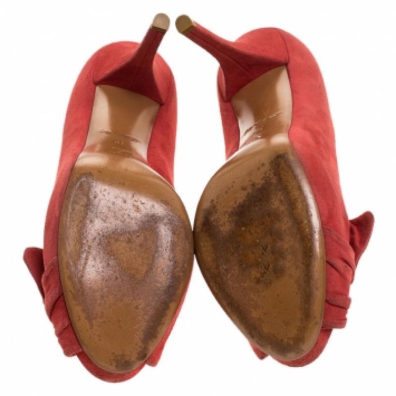 Louis Vuitton, camoscio rosso, Pumps con piattaforma Peep Toe Taglia 38 in vendita 2