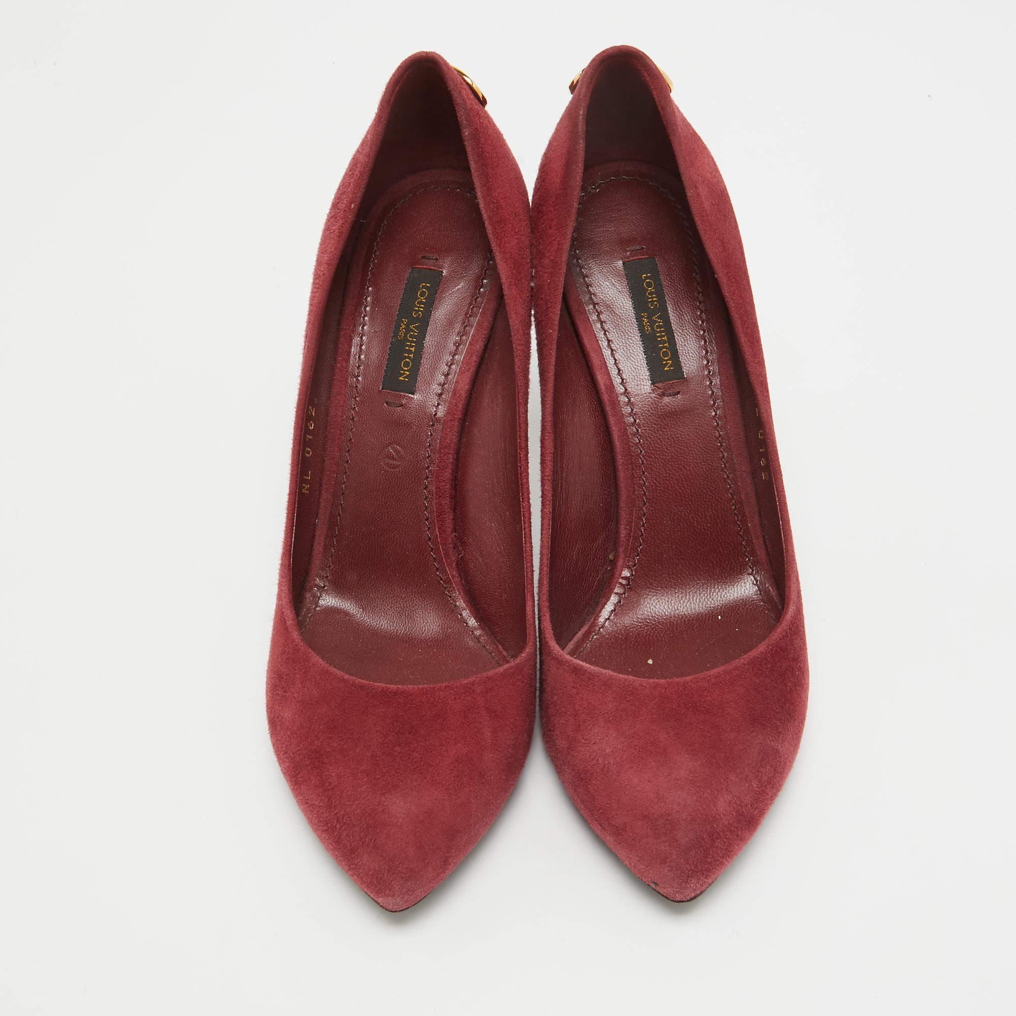 Louis Vuitton Rote Wildleder Lock It Pumps Größe 37 (Braun)