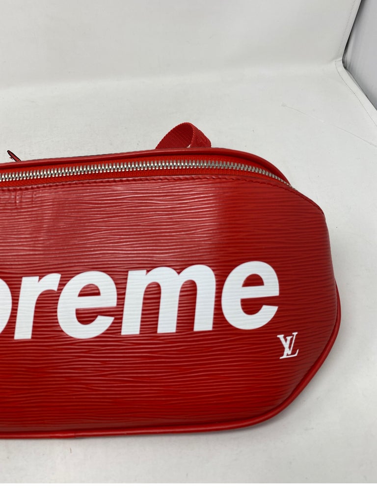 Bum bag leather bag Louis Vuitton x Supreme Red in Leather - 33108090