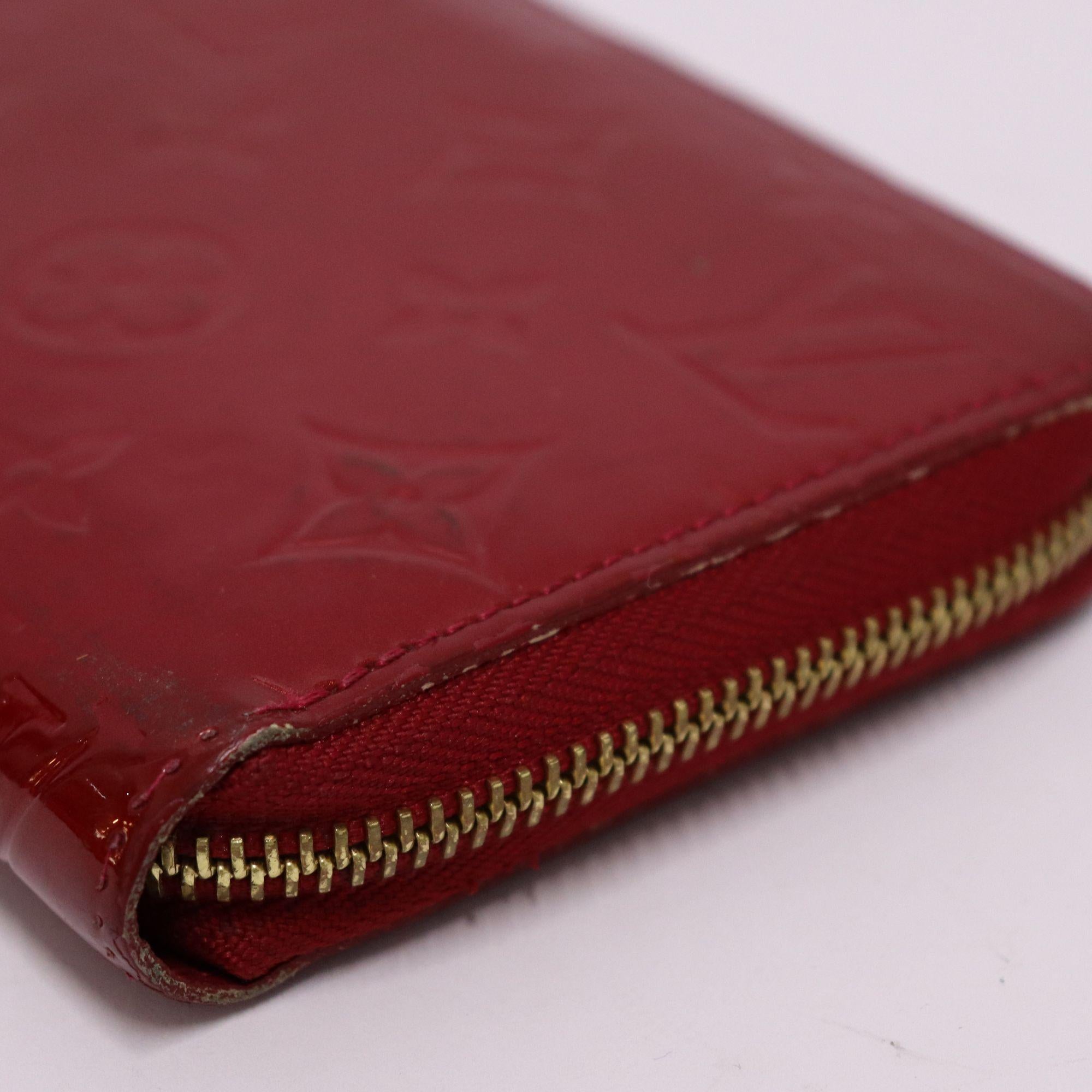 Louis Vuitton Red Vernis Zippy Continental Wallet In Fair Condition For Sale In Amman, JO