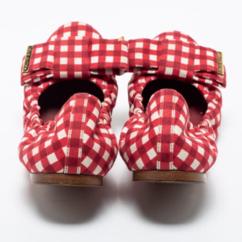 Louis Vuitton Red/White Fabric Scrunch Bow Ballet Flats Size 37.5 In Good Condition For Sale In Dubai, Al Qouz 2