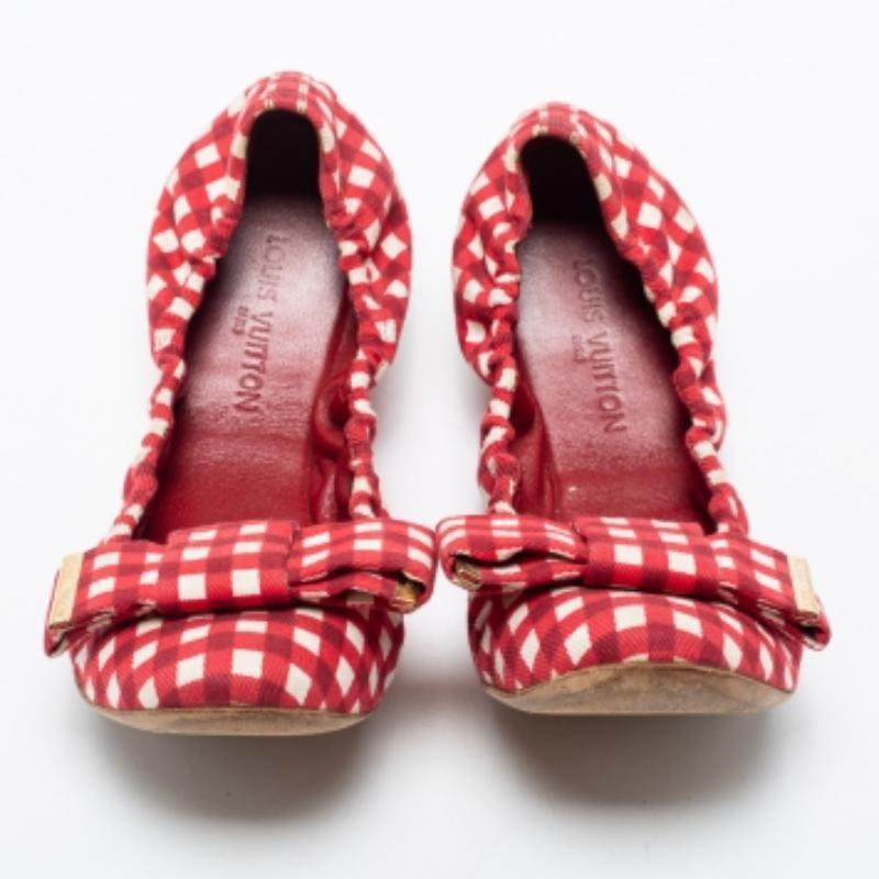 Louis Vuitton Red/White Fabric Scrunch Bow Ballet Flats Size 37.5 For Sale 2
