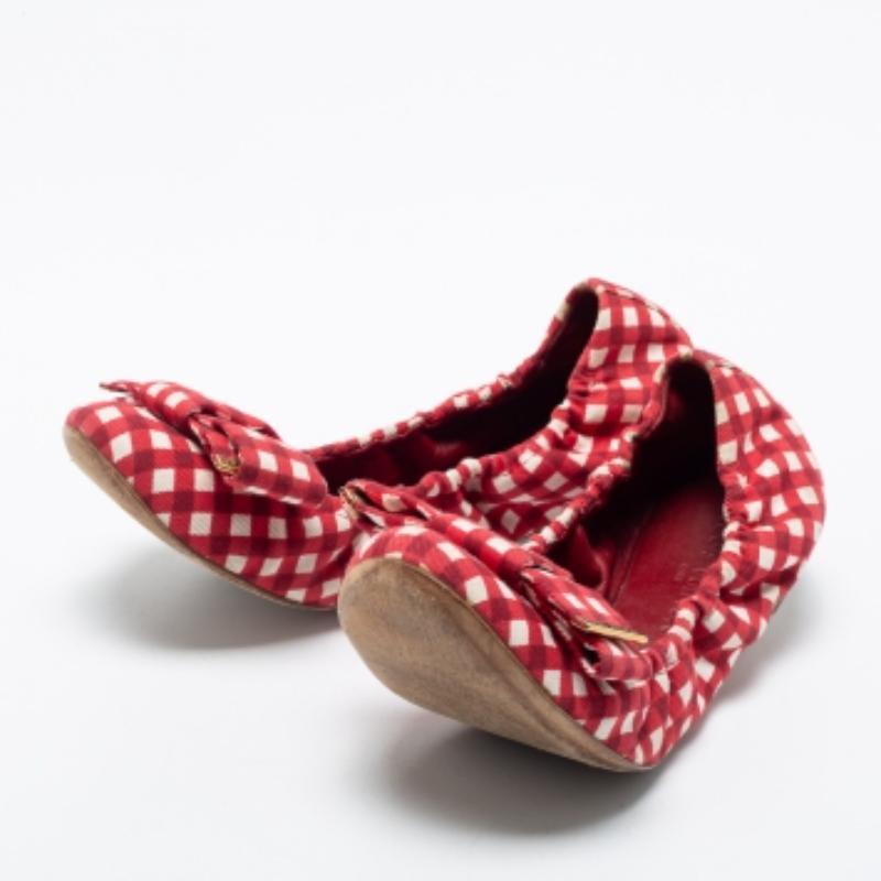Louis Vuitton Red/White Fabric Scrunch Bow Ballet Flats Size 37.5 For Sale 3