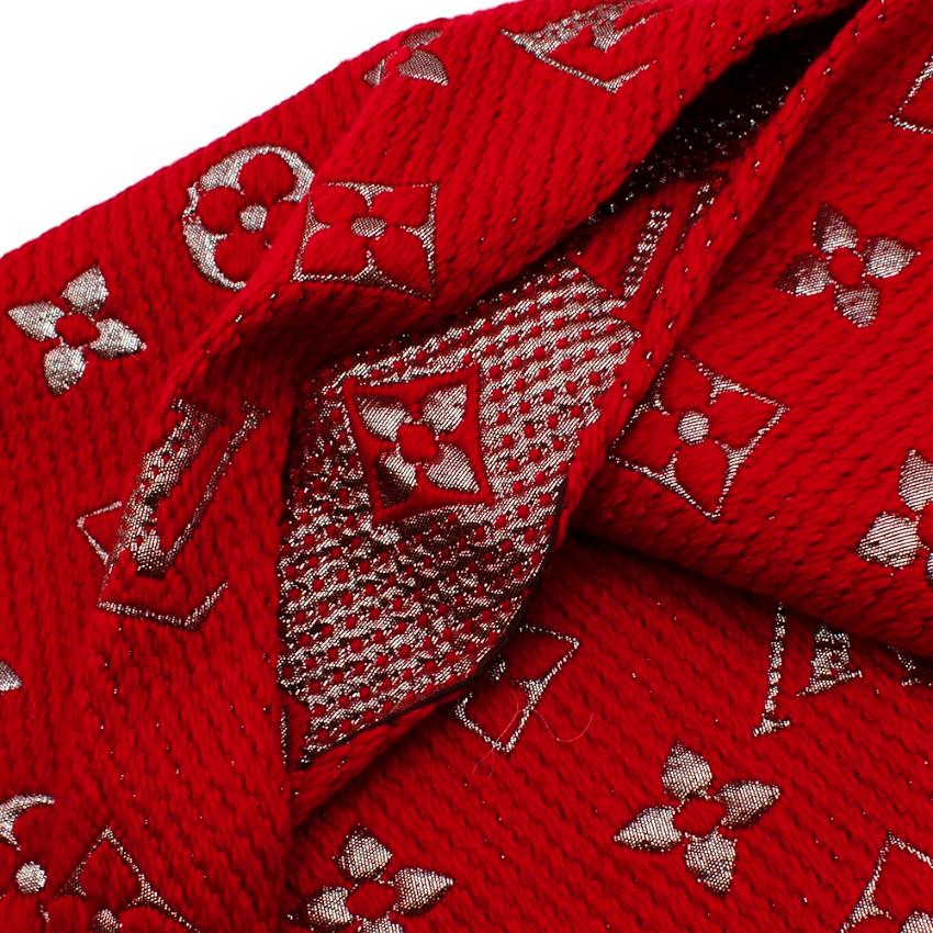Louis Vuitton Red Wool & Silk Blend Logomania Shine Scarf

Brighten up cold-weather days with the Logomania shine scarf. Its lustrous finish is created by weaving wool and silk yarns with shimmering thread. The House's hallmark Monogram print is