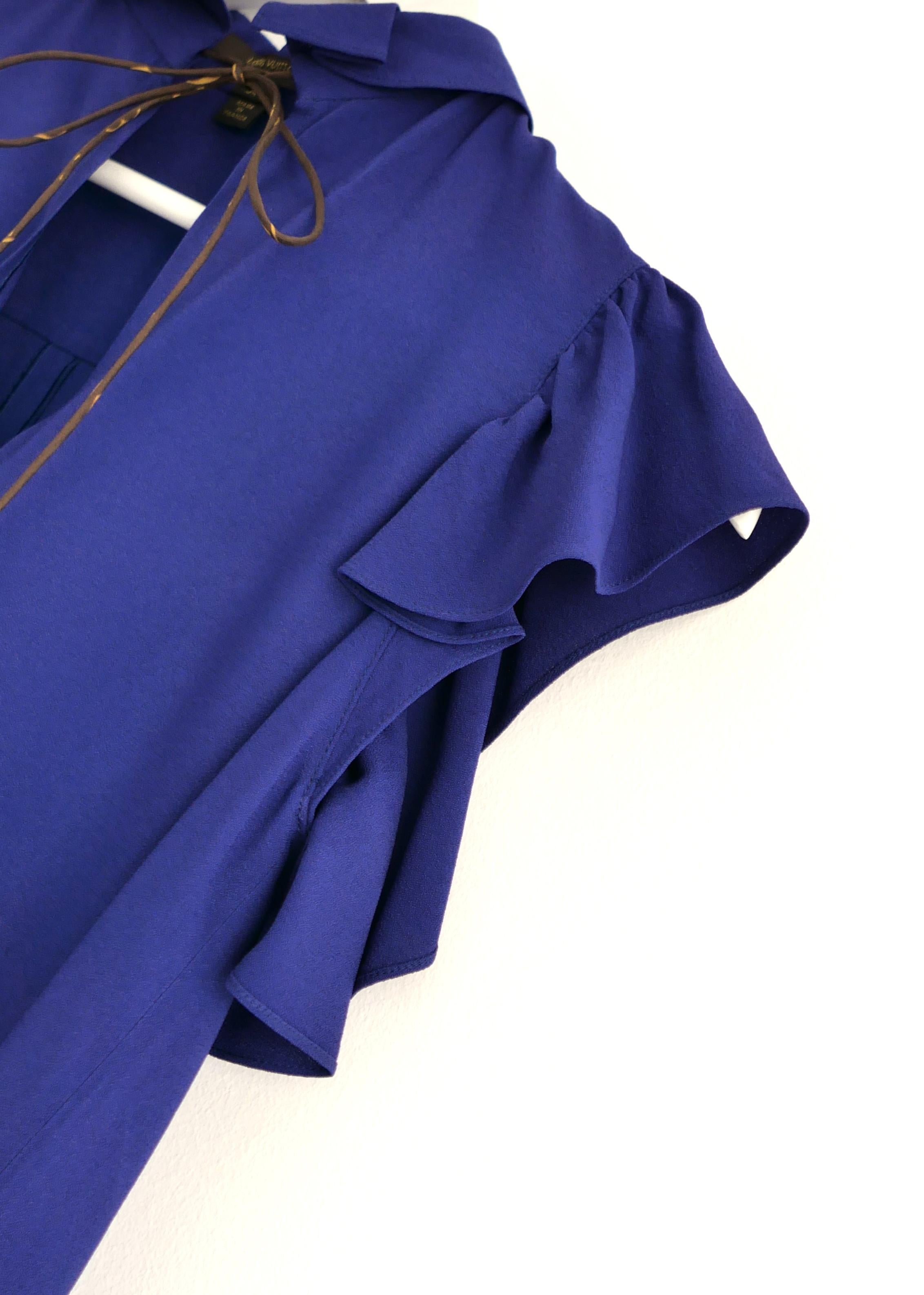 Viola Louis Vuitton Resort 2017: blusa in crepe viola con cravatta Monogram in vendita