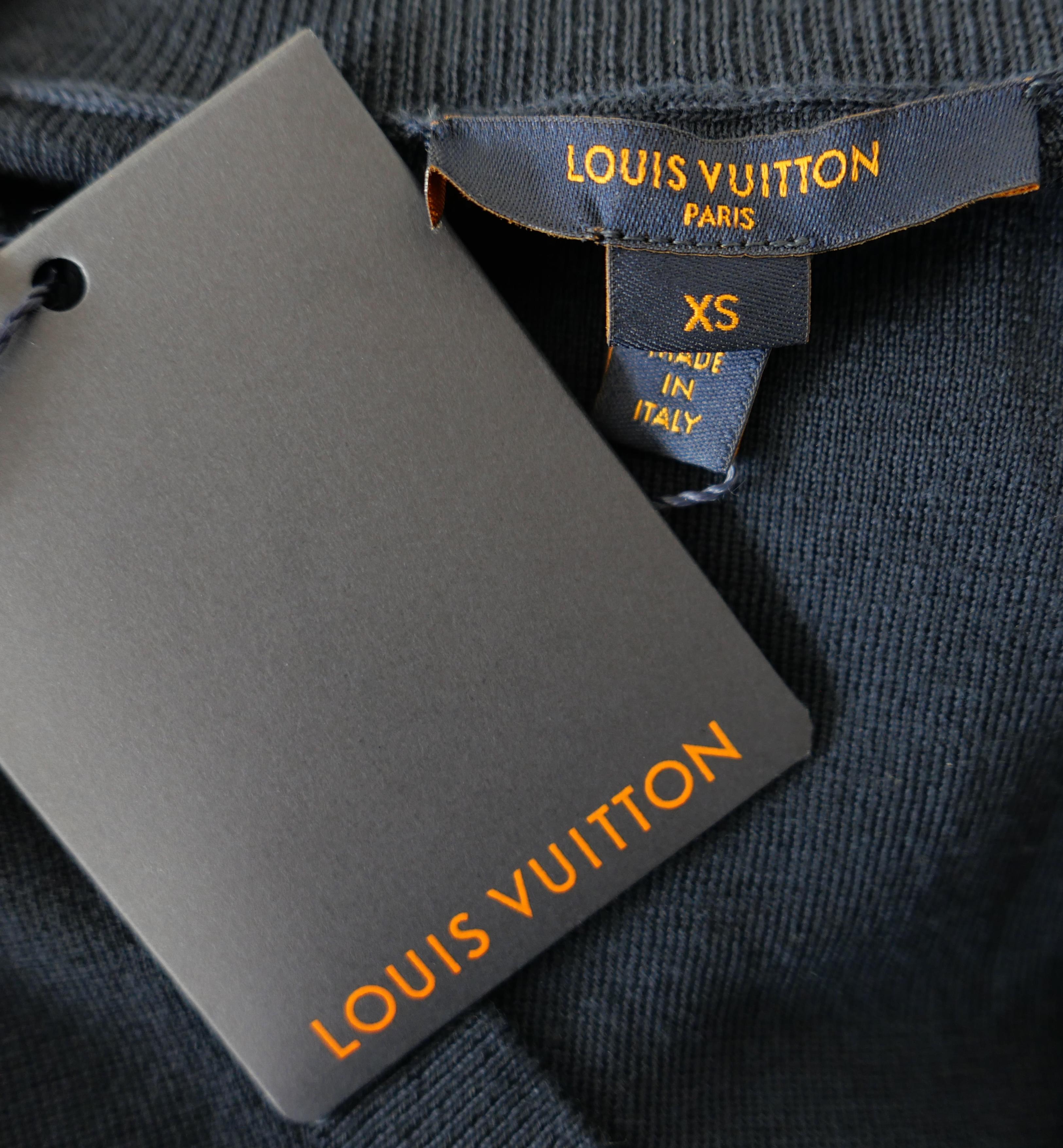 Louis Vuitton Resort 2018 - Robe en maille à ourlet en dentelle et pull Pour femmes en vente