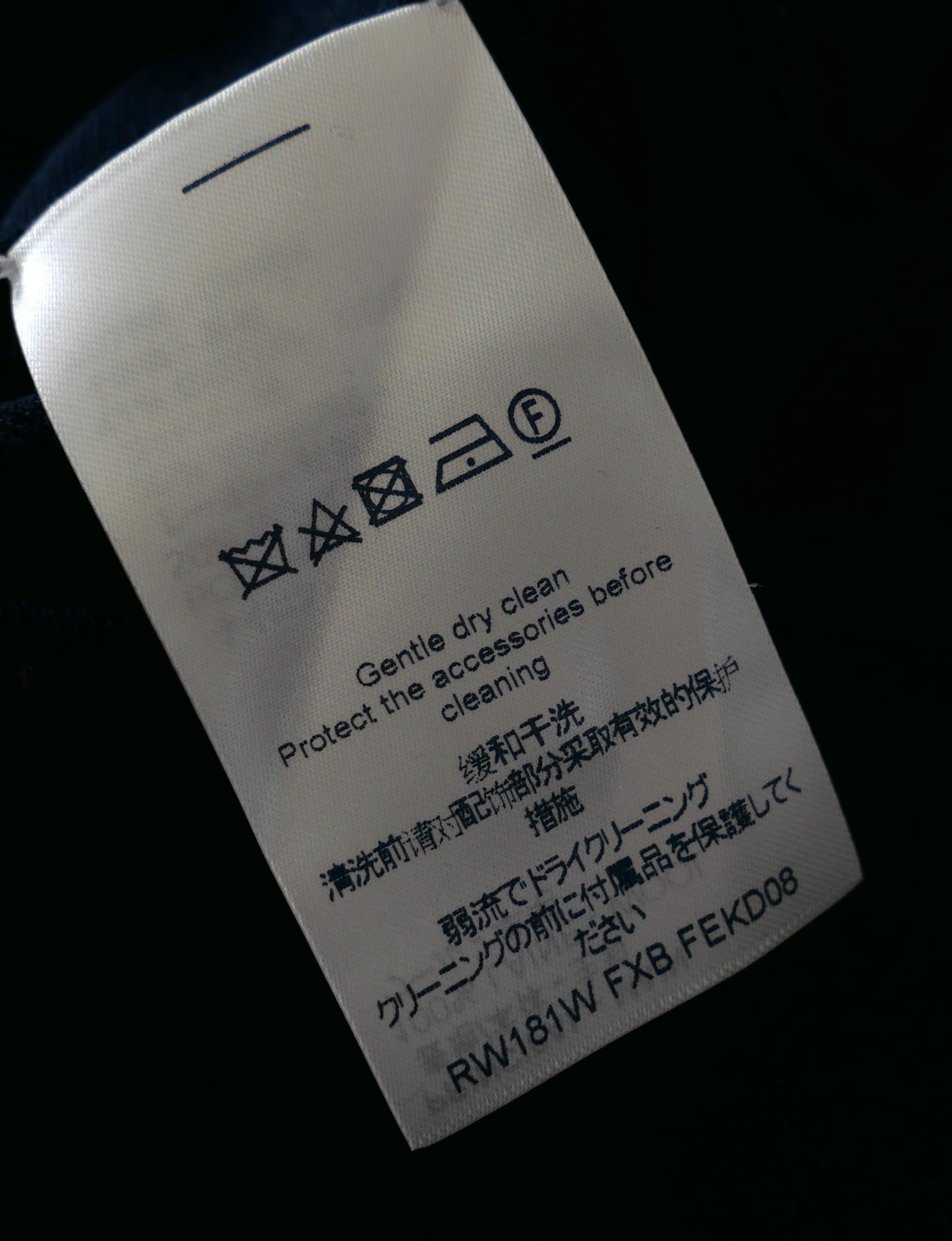 Louis Vuitton Resort 2018 - Robe en maille à ourlet en dentelle et pull en vente 1