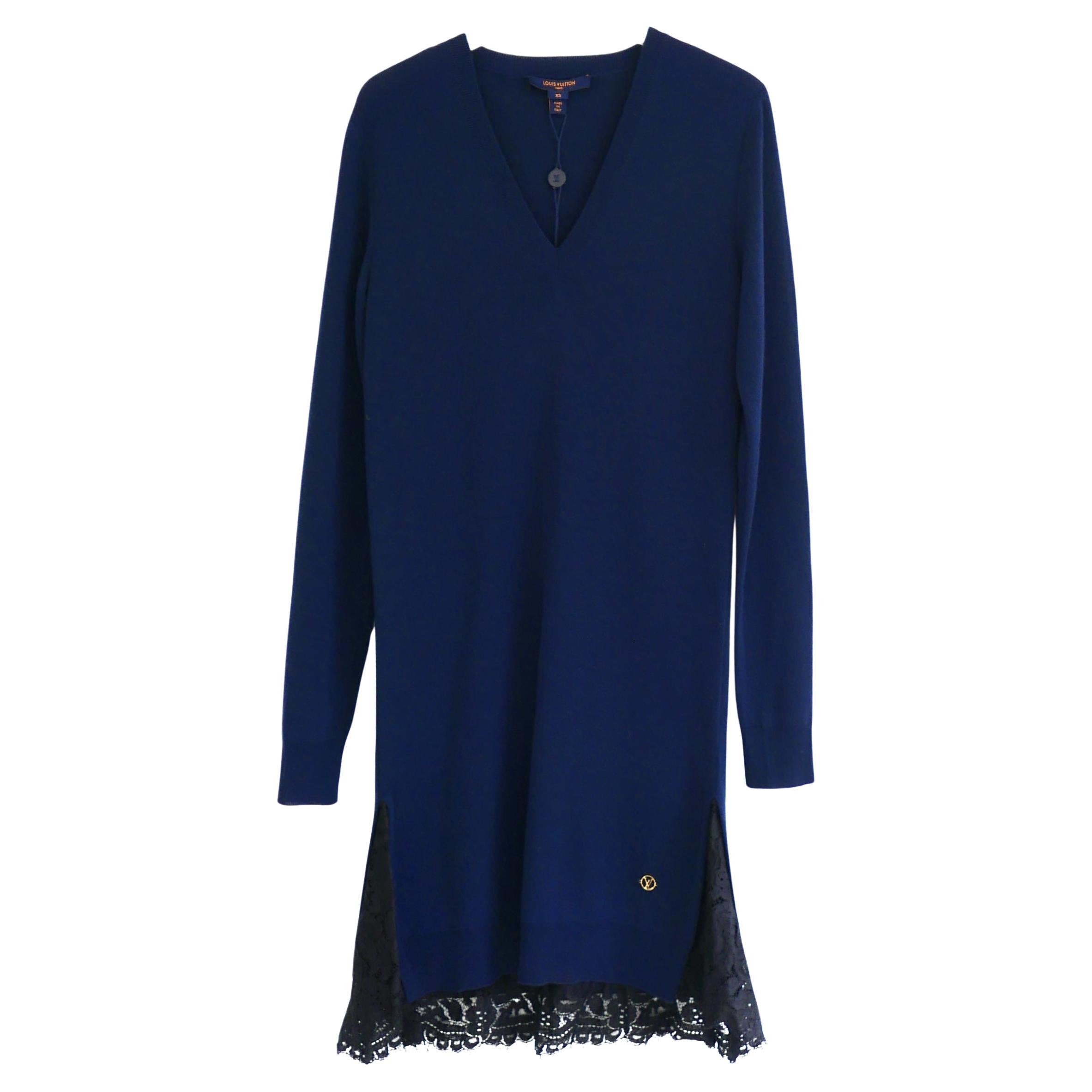 Louis Vuitton Resort 2018 - Robe en maille à ourlet en dentelle et pull en vente