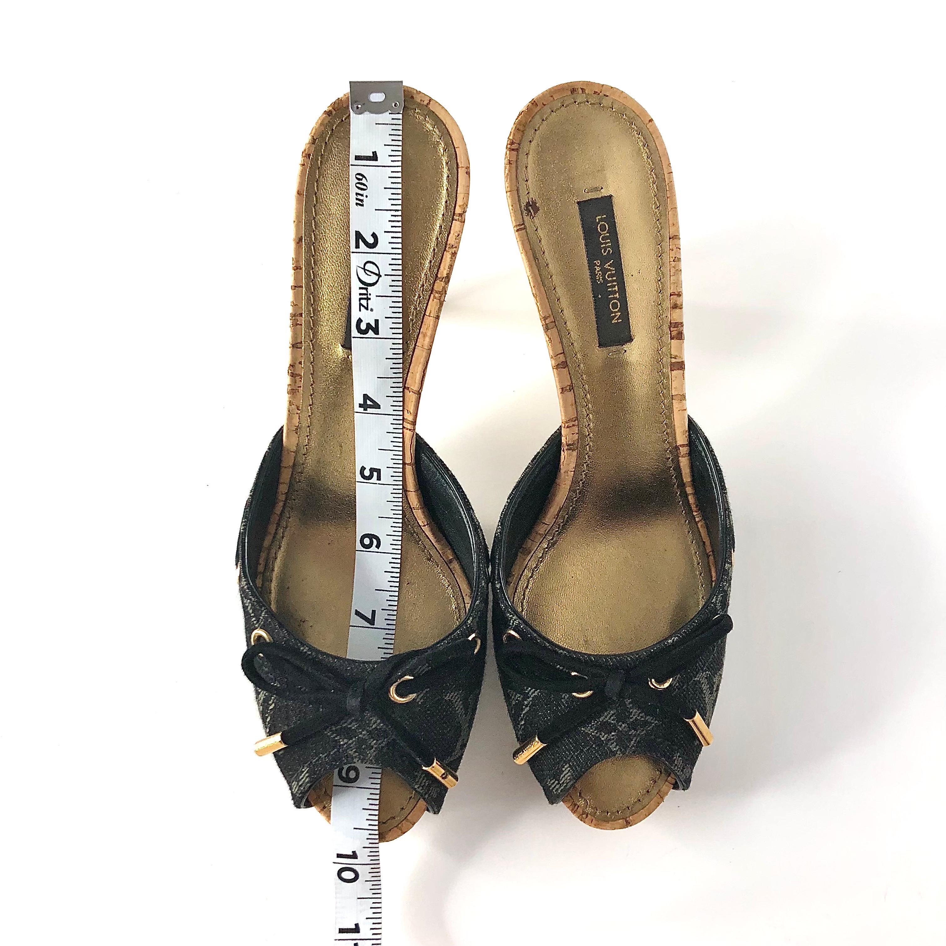 Louis Vuitton Retro Vintage Monogram Bow Denim Pantoletten Sandalen 36.5 im Angebot 6