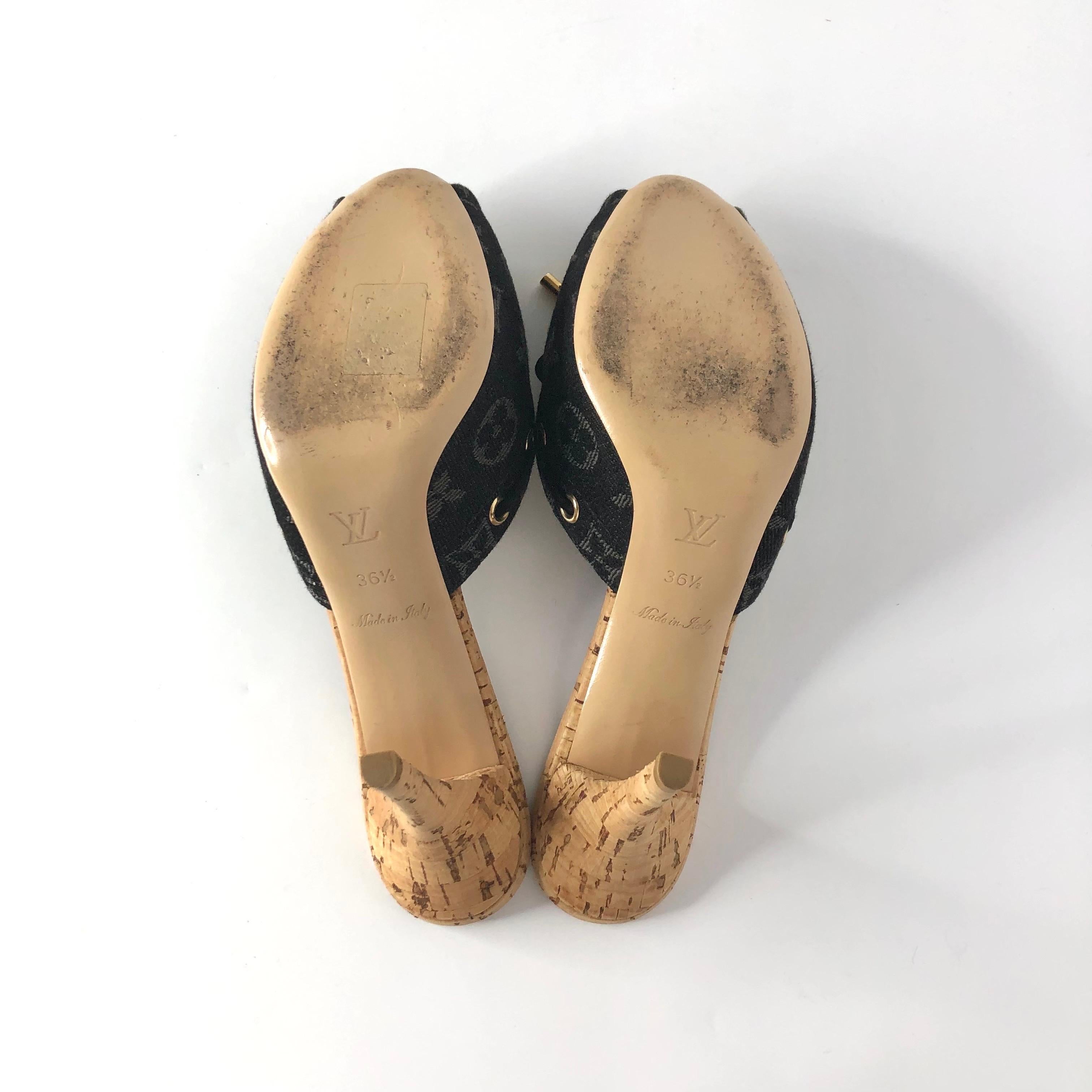 Louis Vuitton Retro Vintage Monogram Bow Denim Pantoletten Sandalen 36.5 im Angebot 3