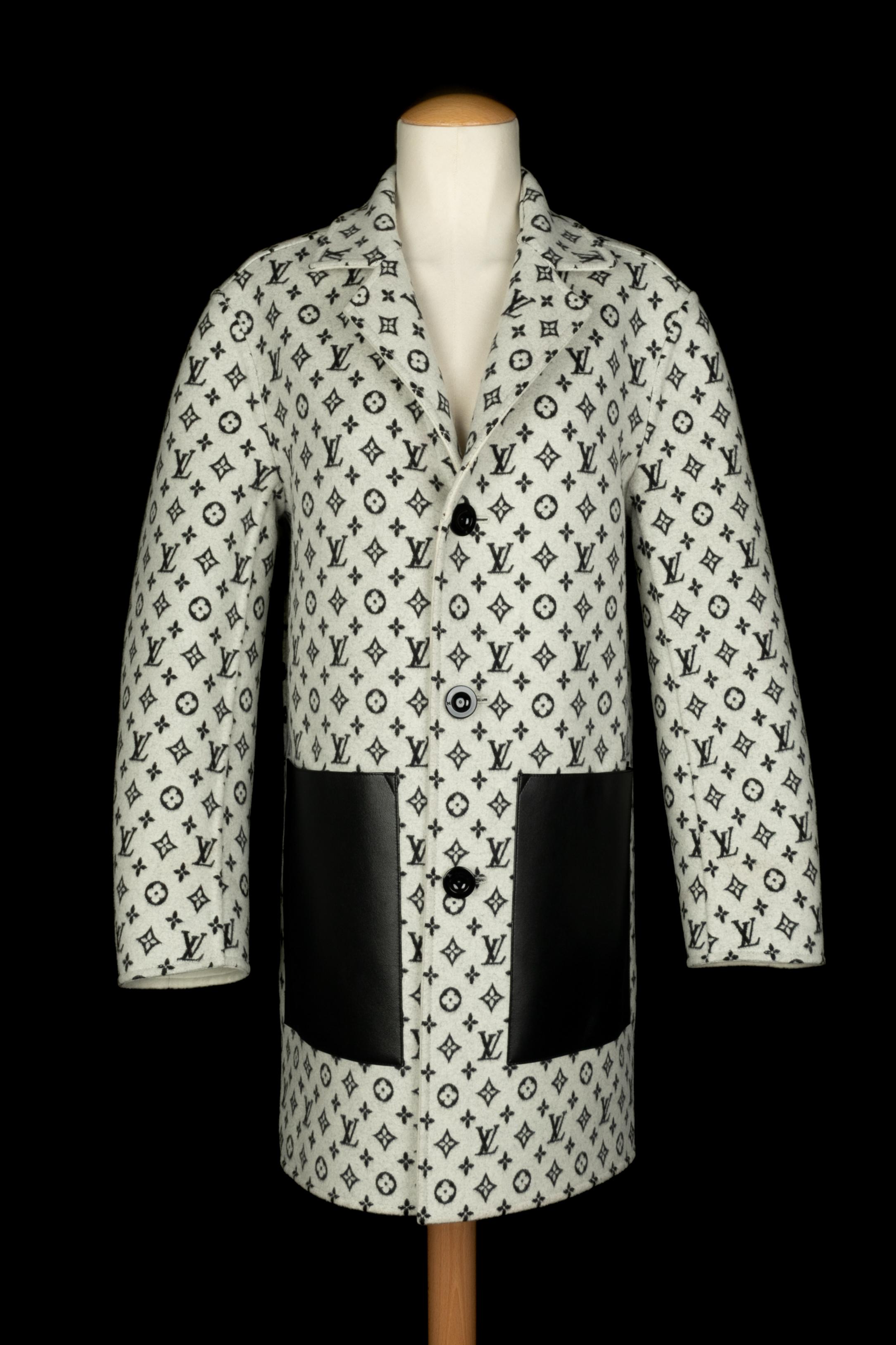 Abrigo Louis Vuitton revedrsible 2020s