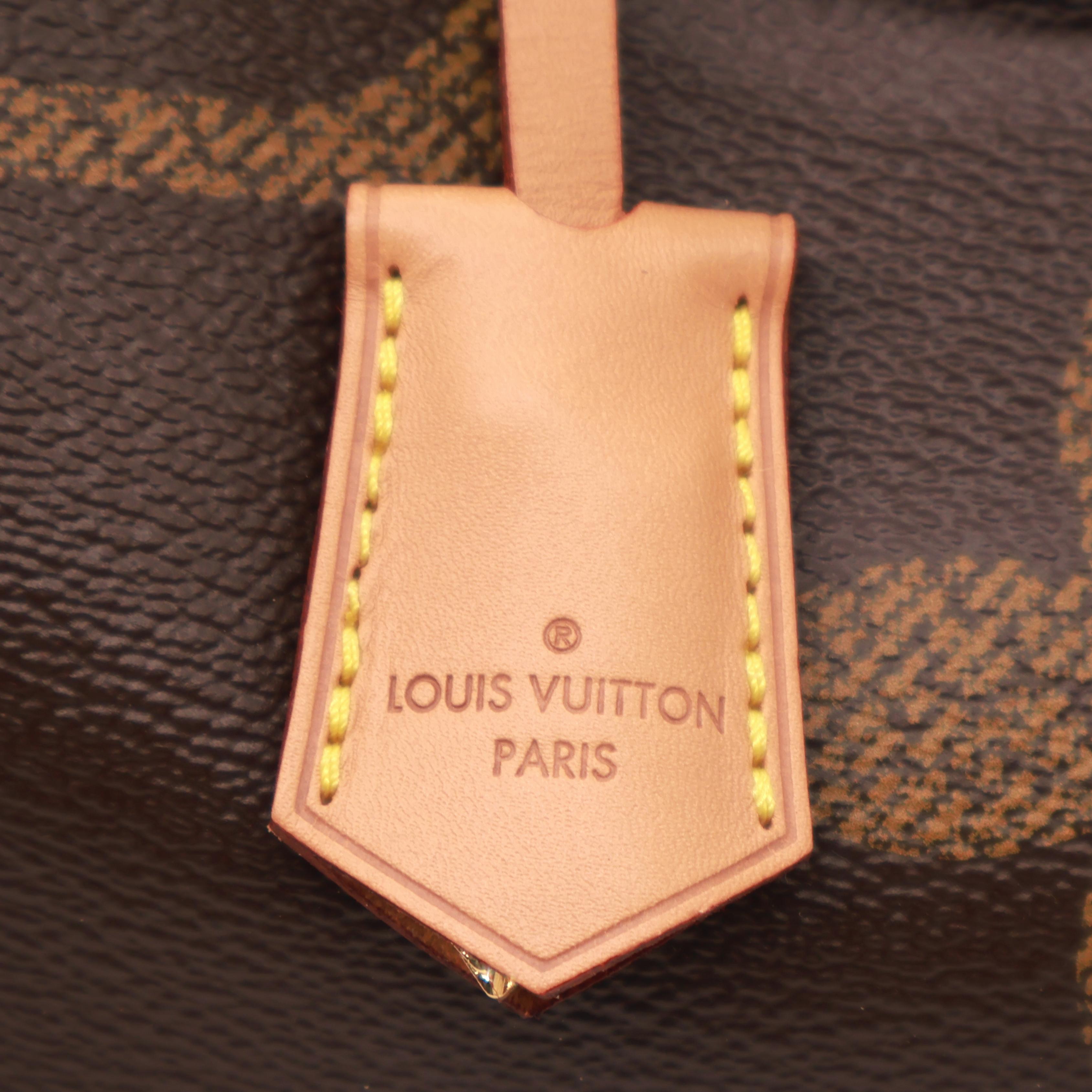 Louis Vuitton Reverse Giant Monogram Speedy Bandoulière 30 Shoulder Bag, 2019 For Sale 3