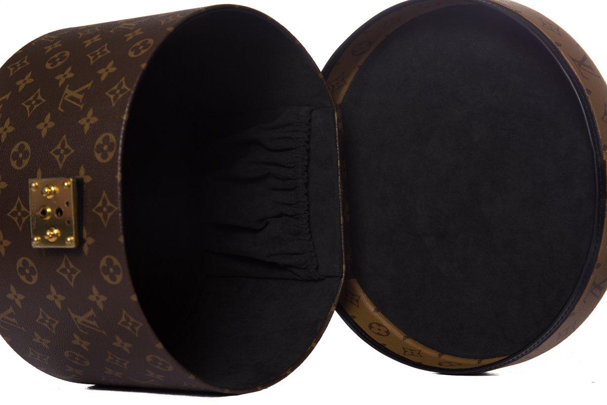 LOUIS VUITTON Reverse Monogram Boite Chapeau 30 Hat Box For Sale 1