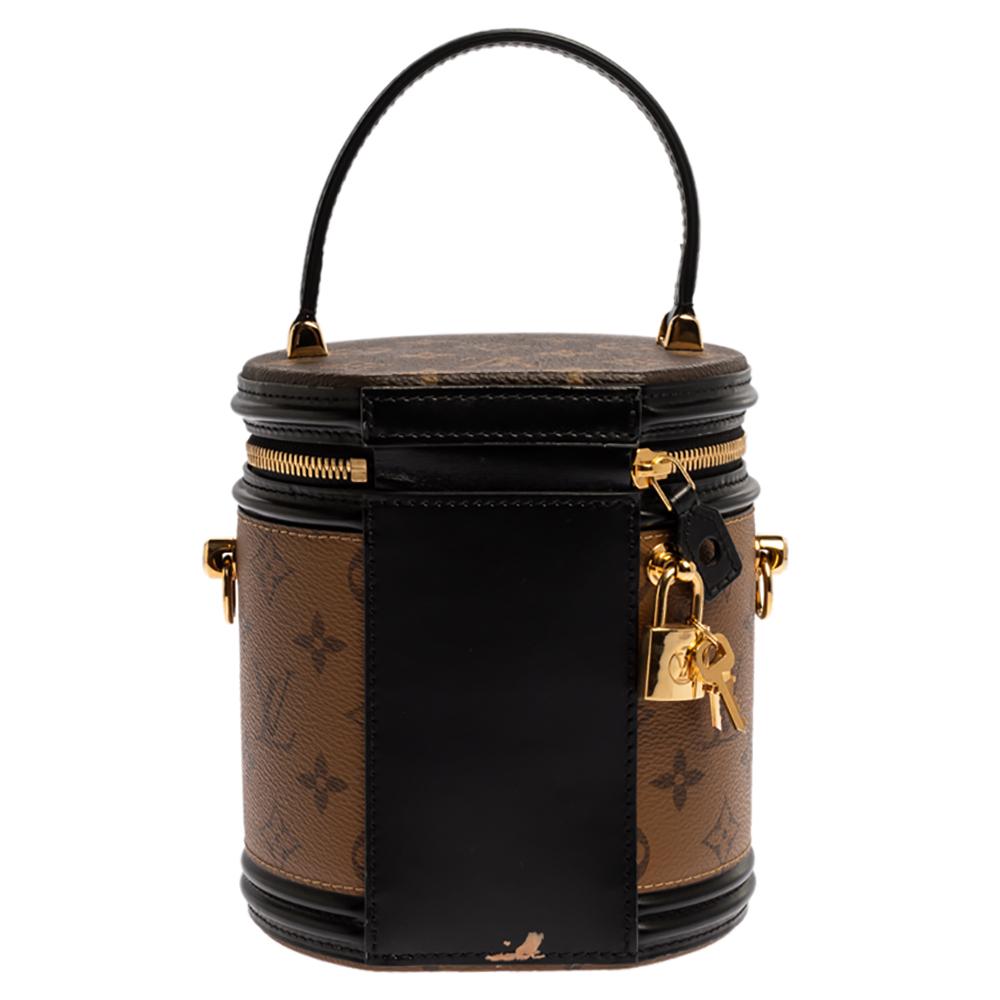 Featuring the LV Cannes beauty case's historical shape, designer Nicolas Ghesquière revives a long-standing classic with this Cannes bag. This elegant piece reimagines a traditional silhouette steeped in Louis Vuitton's heritage. Crafted from