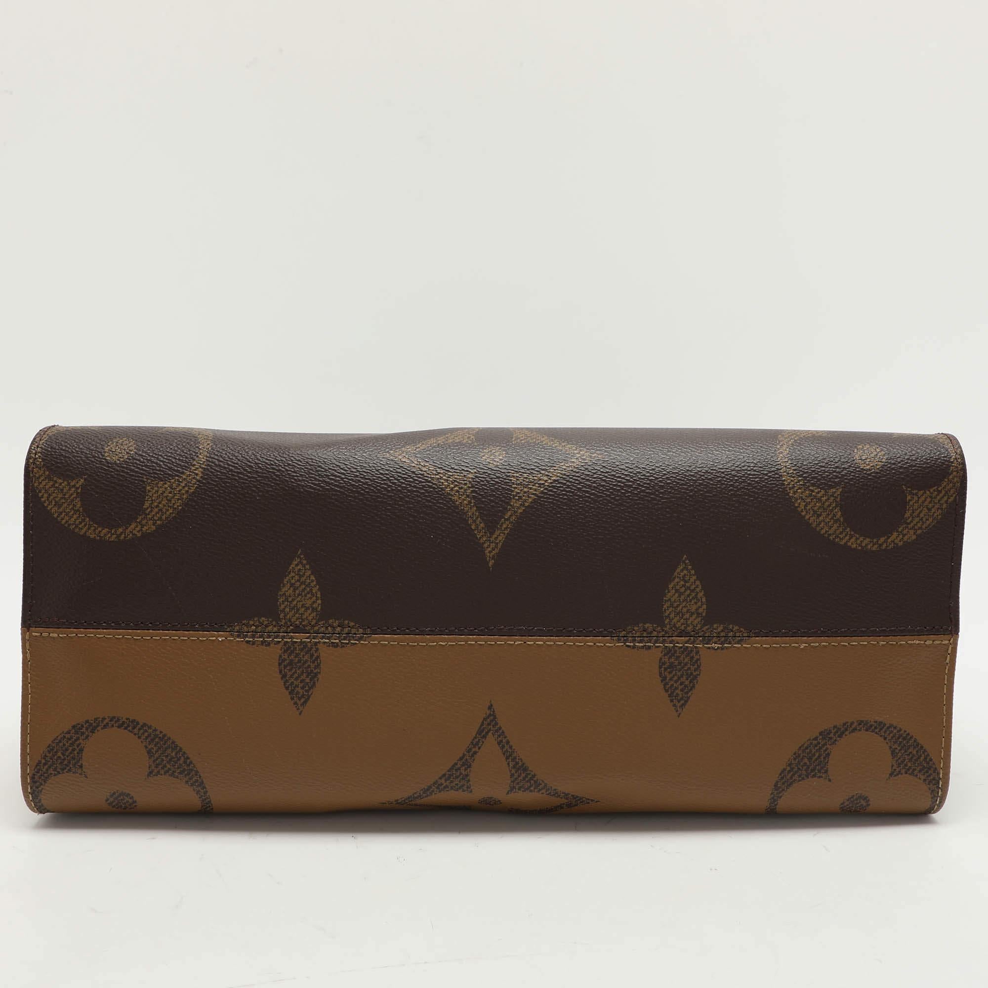 Louis Vuitton Reverse Monogram Canvas Giant Onthego MM Tasche 1