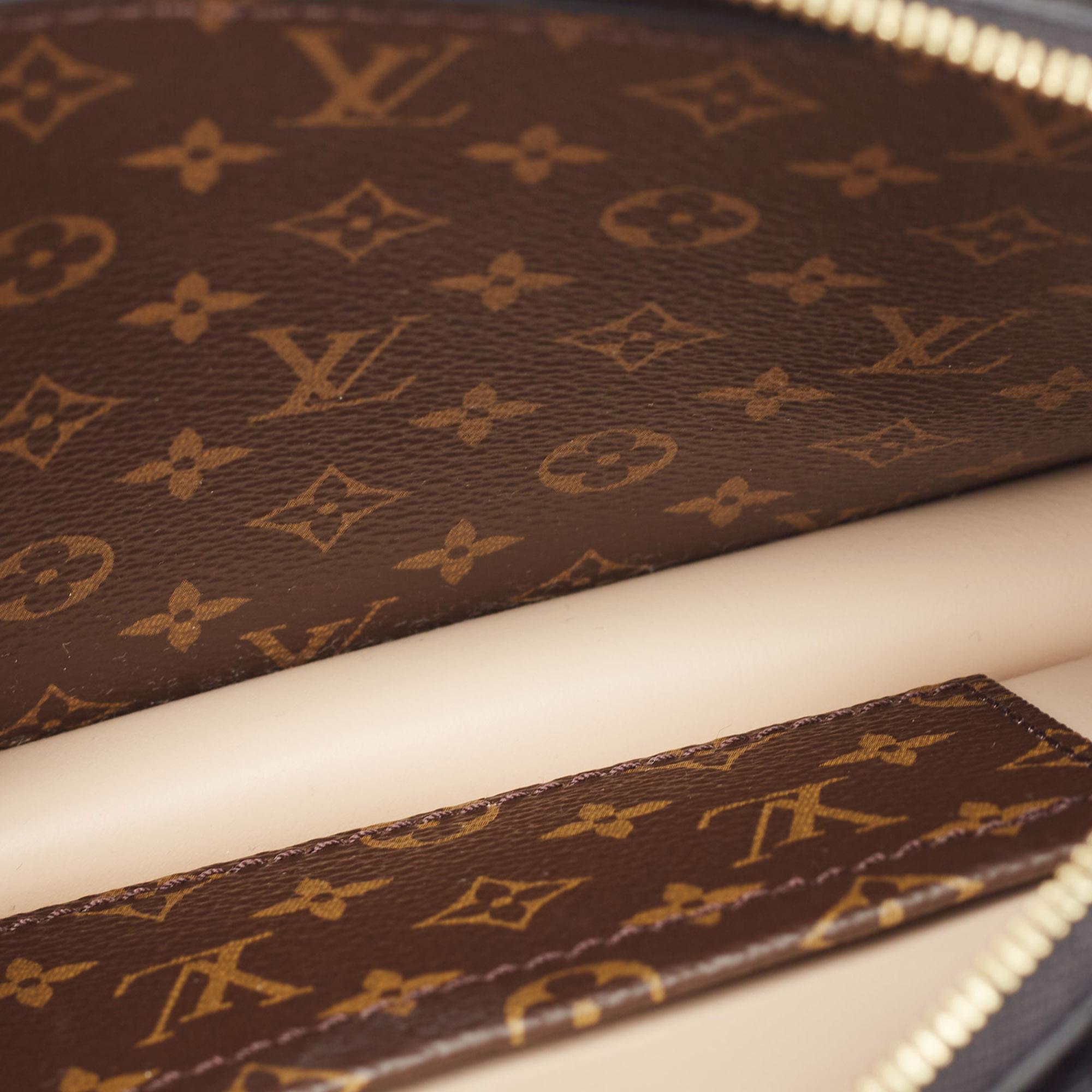 Ensure your day's essentials are in order and your outfit is complete with this LV Trunk clutch bag. Crafted using the best materials, the bag carries the maison's signature of artful craftsmanship and enduring appeal.

