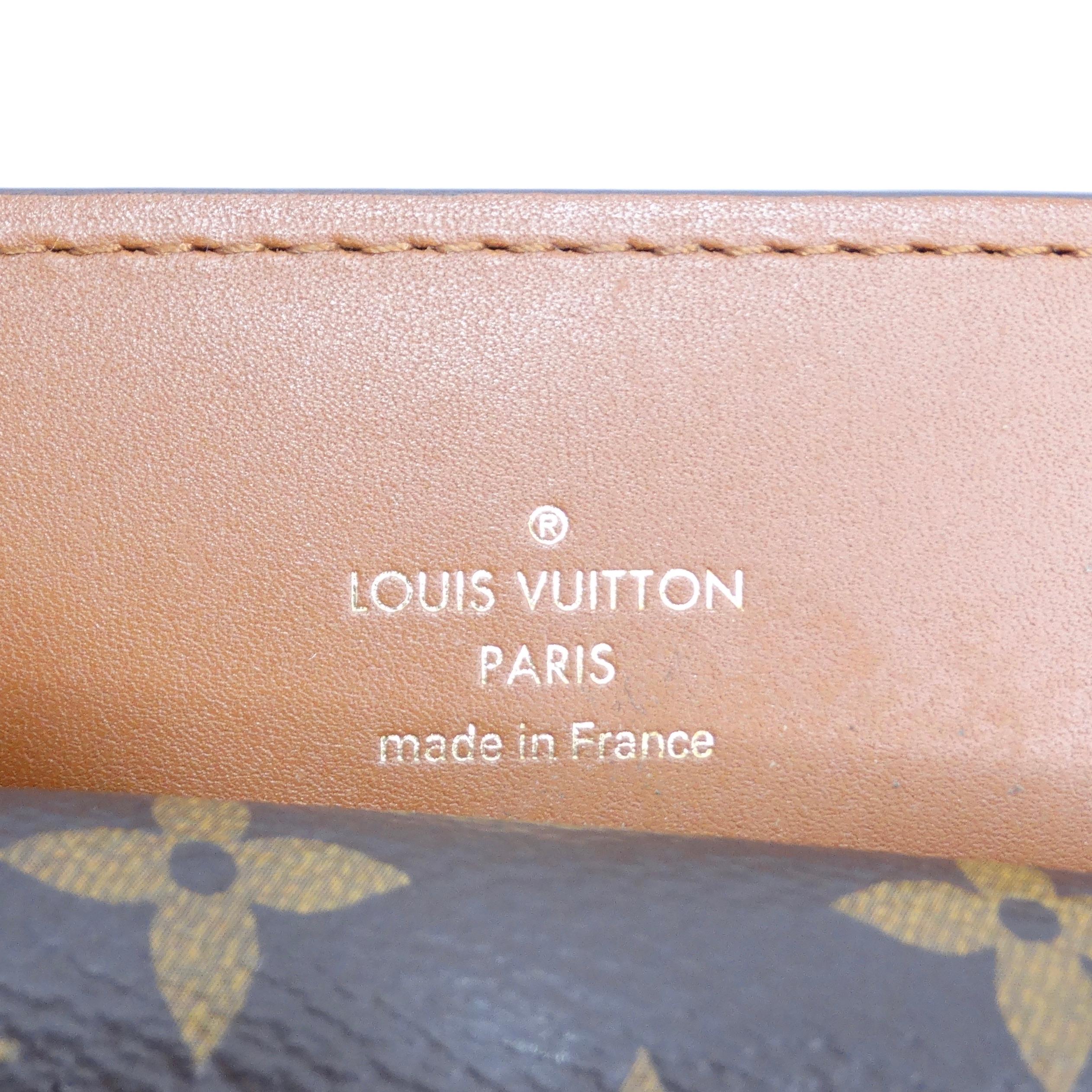Umgekehrte Monogrammierte Dauphine-Umhängetasche von Louis Vuitton im Angebot 5