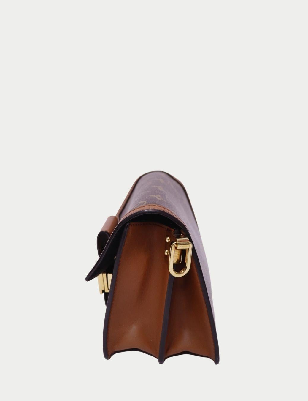 Louis Vuitton Reverse Monogram Dauphine Mini bag

The iconic Louis Vuitton Dauphine Mini is a modern classic that blends heritage craftsmanship with contemporary elegance. This stunning piece features a combination of Monogram and Reverse Monogram