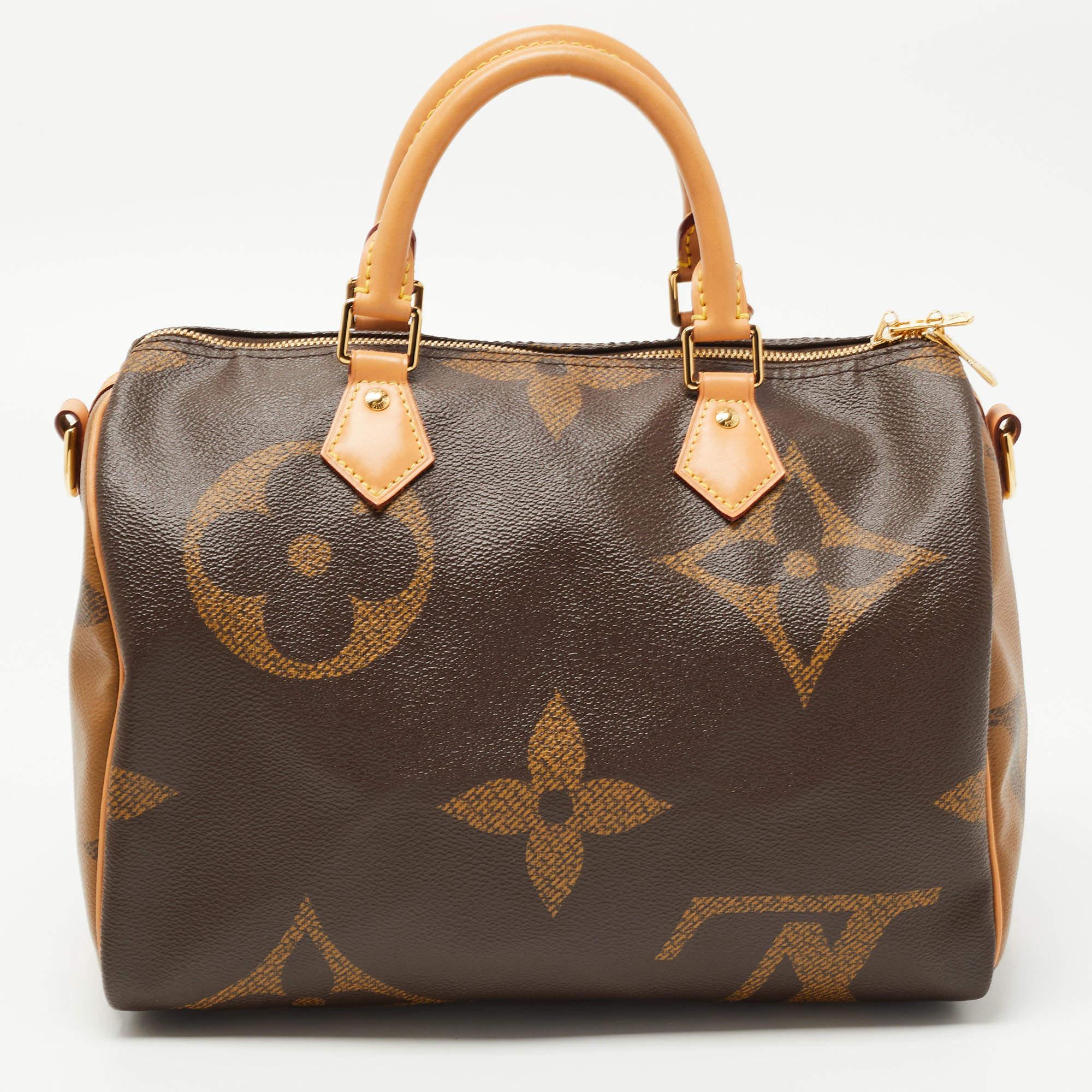 Titled as one of the greatest handbags in fashion, this Speedy Bandouliere 30 bag from Louis Vuitton offers unparalleled style and luxury to everyone. It is made from Reverse Monogram Giant canvas into an eye-catchy structure. It comes with