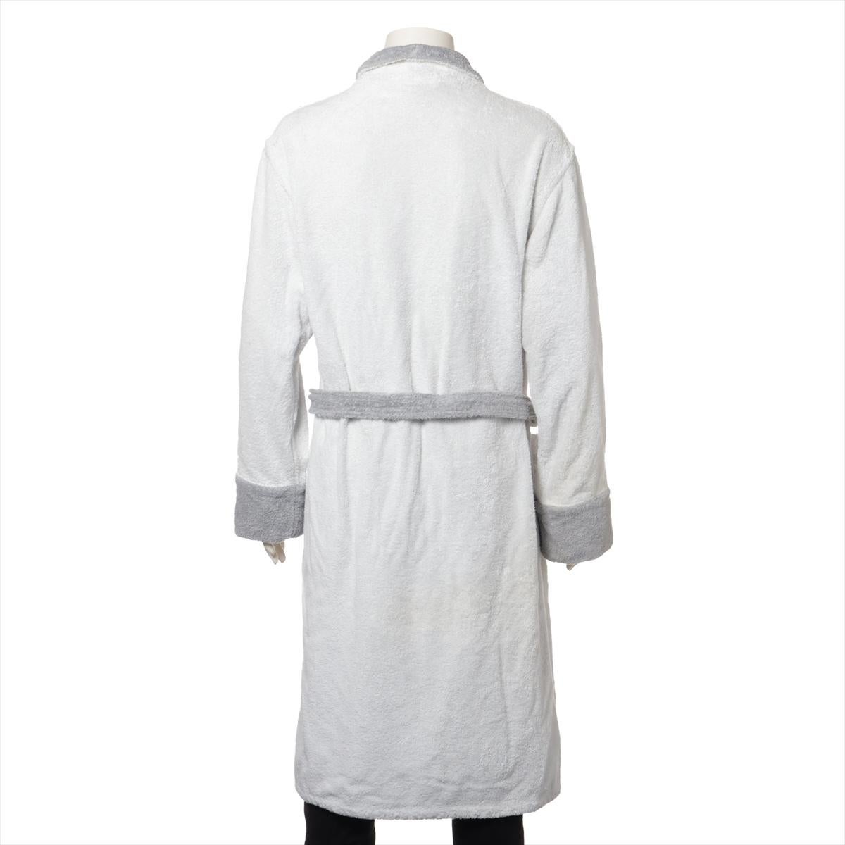 Louis Vuitton Reversible Cotton Bathrobe Gray x White In Good Condition In Humacao, PR