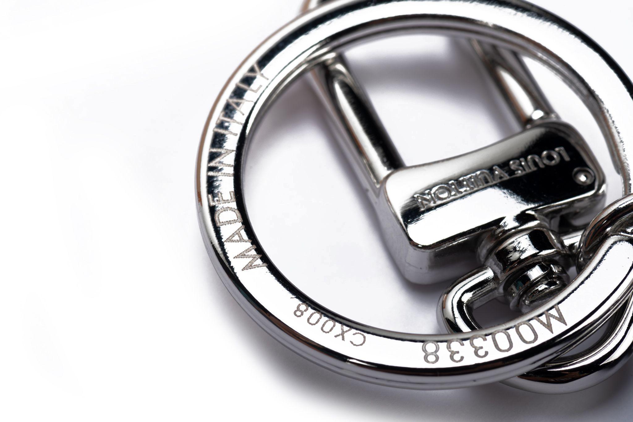 Louis Vuitton Wendbare Epi Schlüsselanhänger/Armband Damen im Angebot
