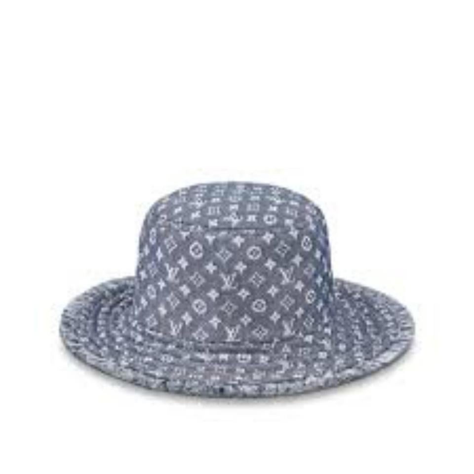 Louis Vuitton  Chapeau de pêcheur Bobbygram réversible en jean avec monogramme et cape en vente 2