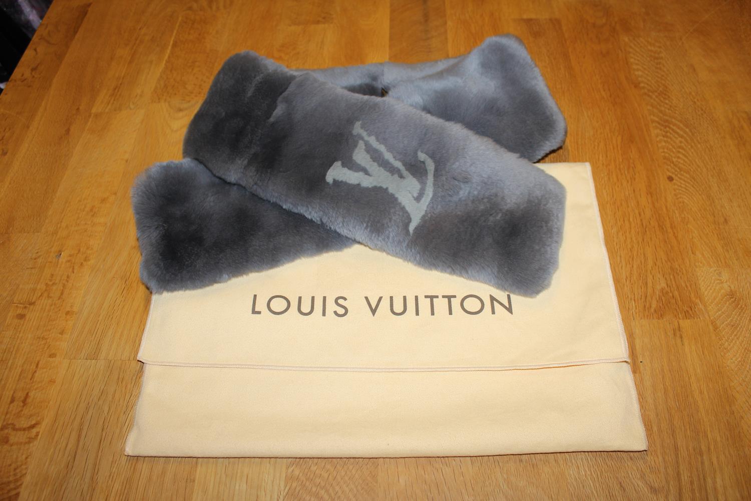 louis vuitton rabbit fur scarf