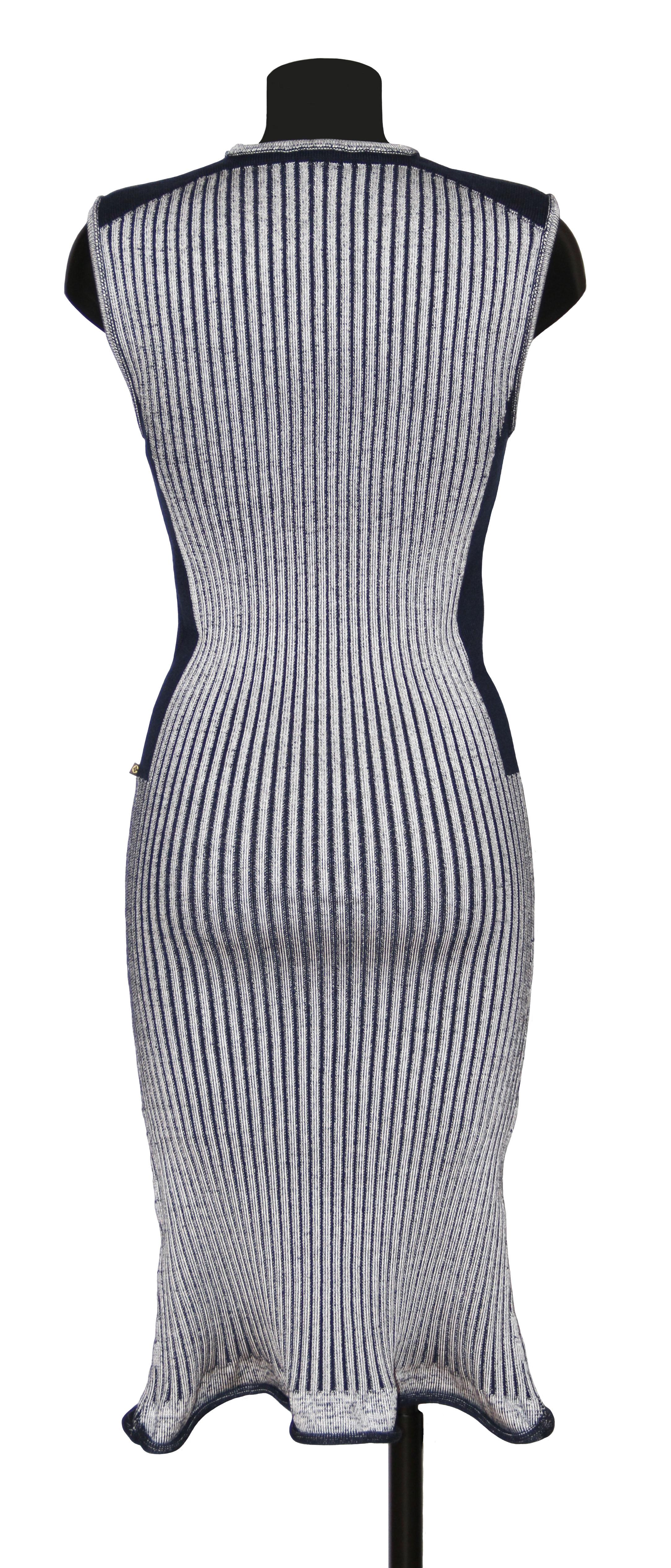 This pre-owned but new rib-knit dress in stretchy mid-weight fabric falls below the knee with wave-look finish hem. 
It has no sleeve and is to be worn close to the body.

Collection: Fall-Winter 2015/2016
Fabric: 47% wool, 45% rayon, 8%