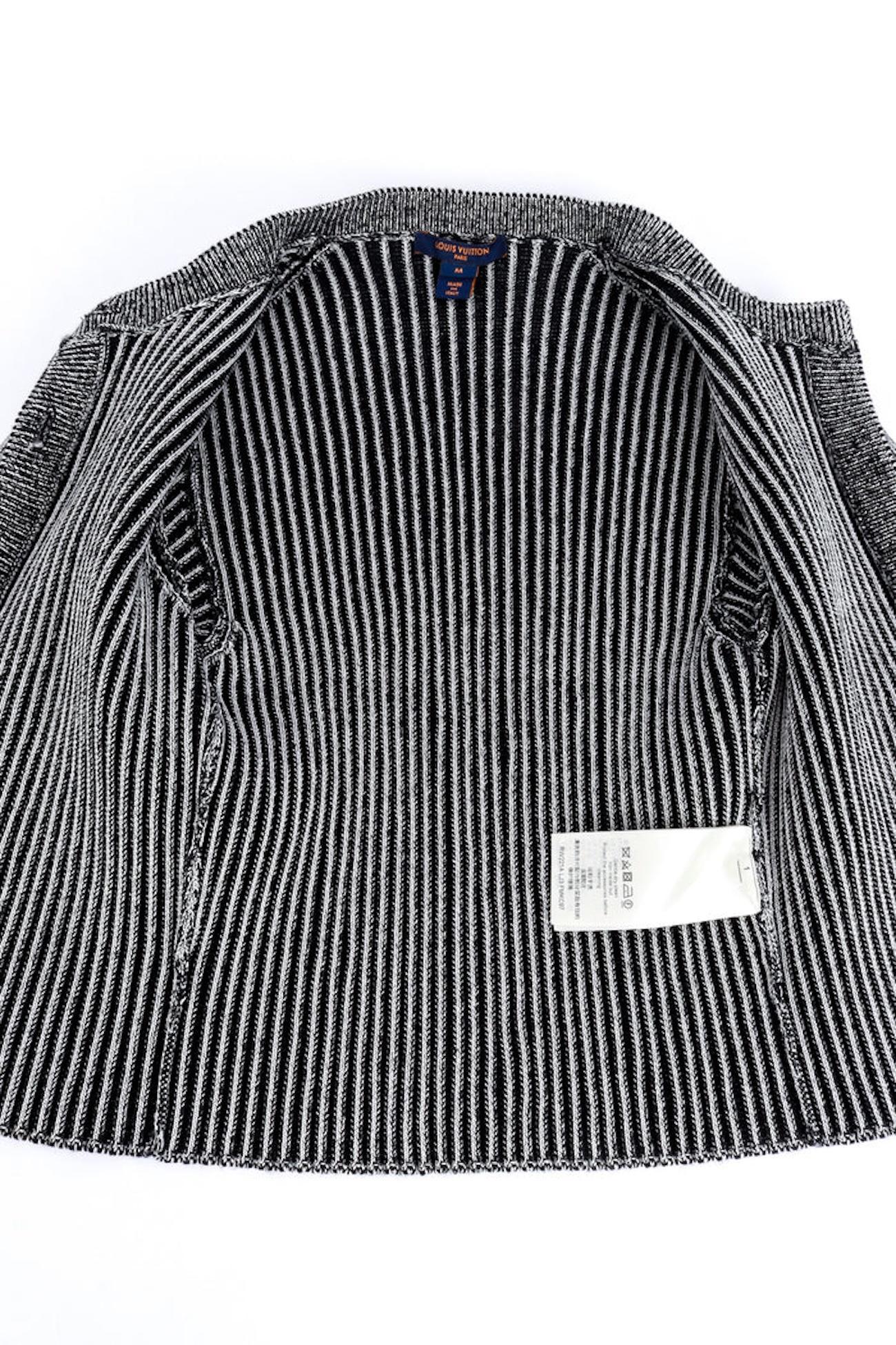 Louis Vuitton Ribbed Knit Trumpet Cardigan & Skirt Set (US 2-4) For Sale 2