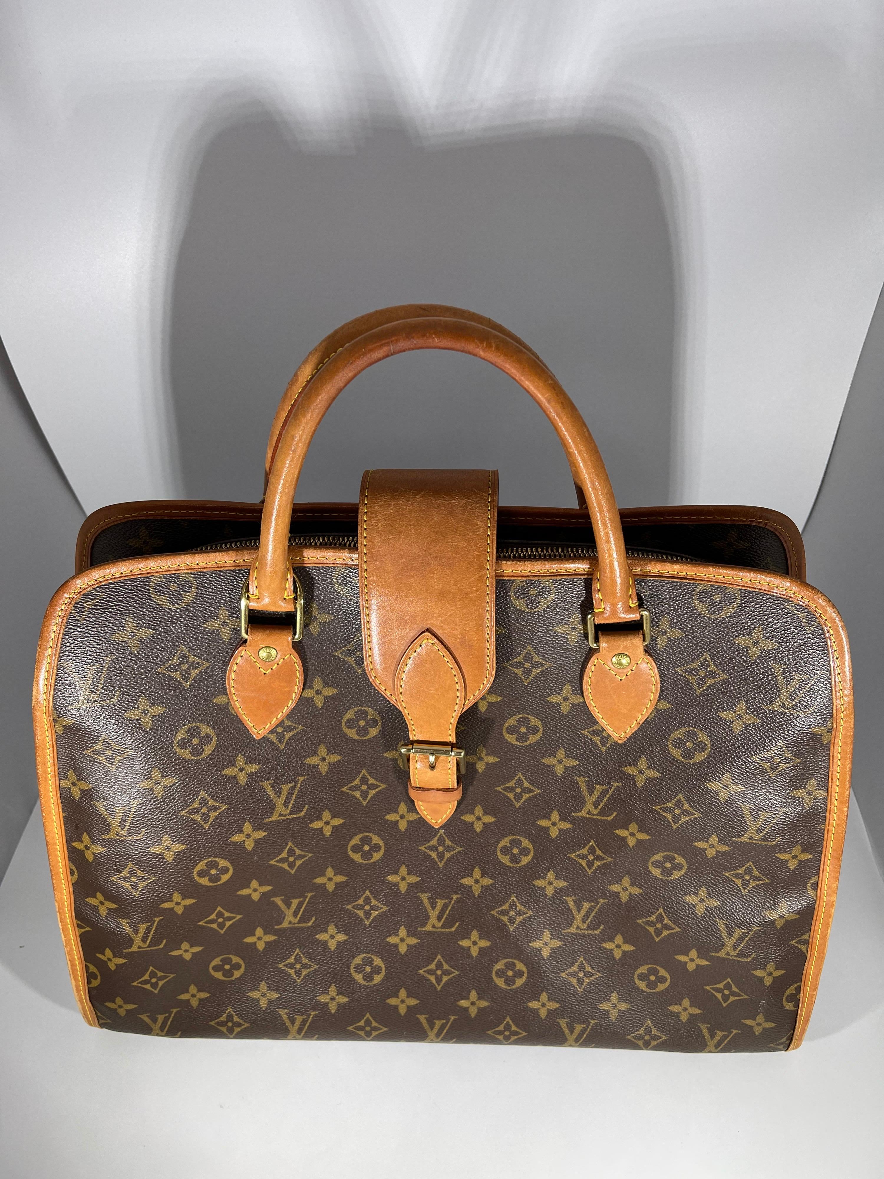This is an authentic, pre-owned LOUIS VUITTON 
I think this is one of the best Louis Vuitton products. A vintage piece that is perfect for the career professional that wants an extra touch of class as you go about your day. I use mine instead of a