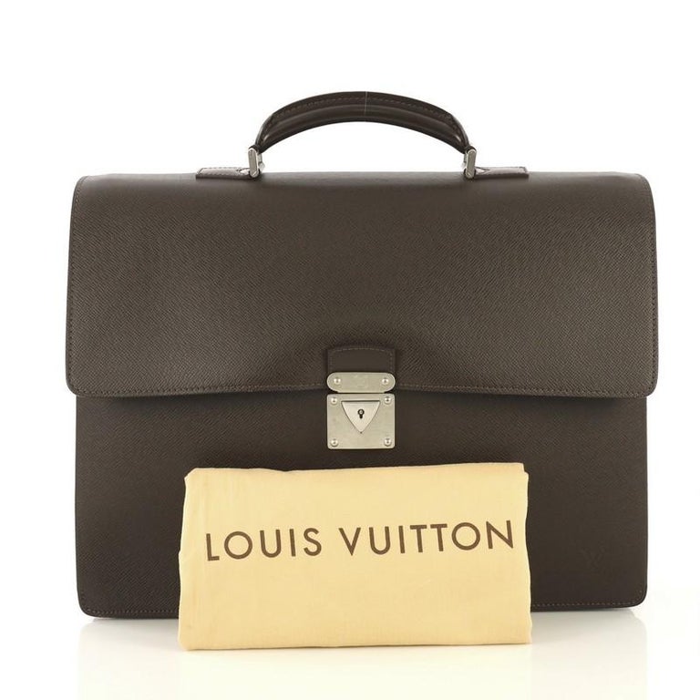 Louis Vuitton Men's Gray Taiga Leather Neo Robusto India