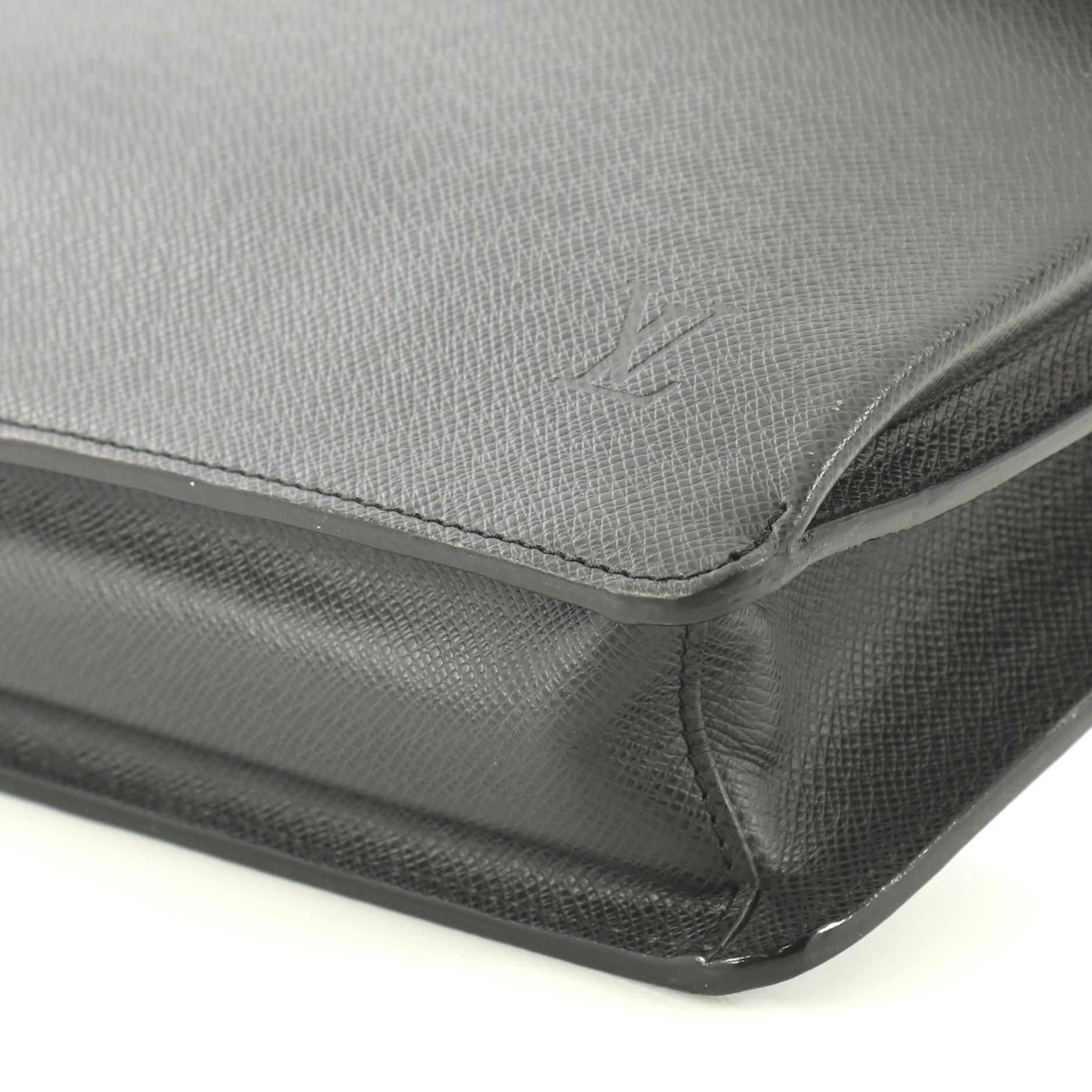 Women's Louis Vuitton Robusto 1 Briefcase Taiga Leather
