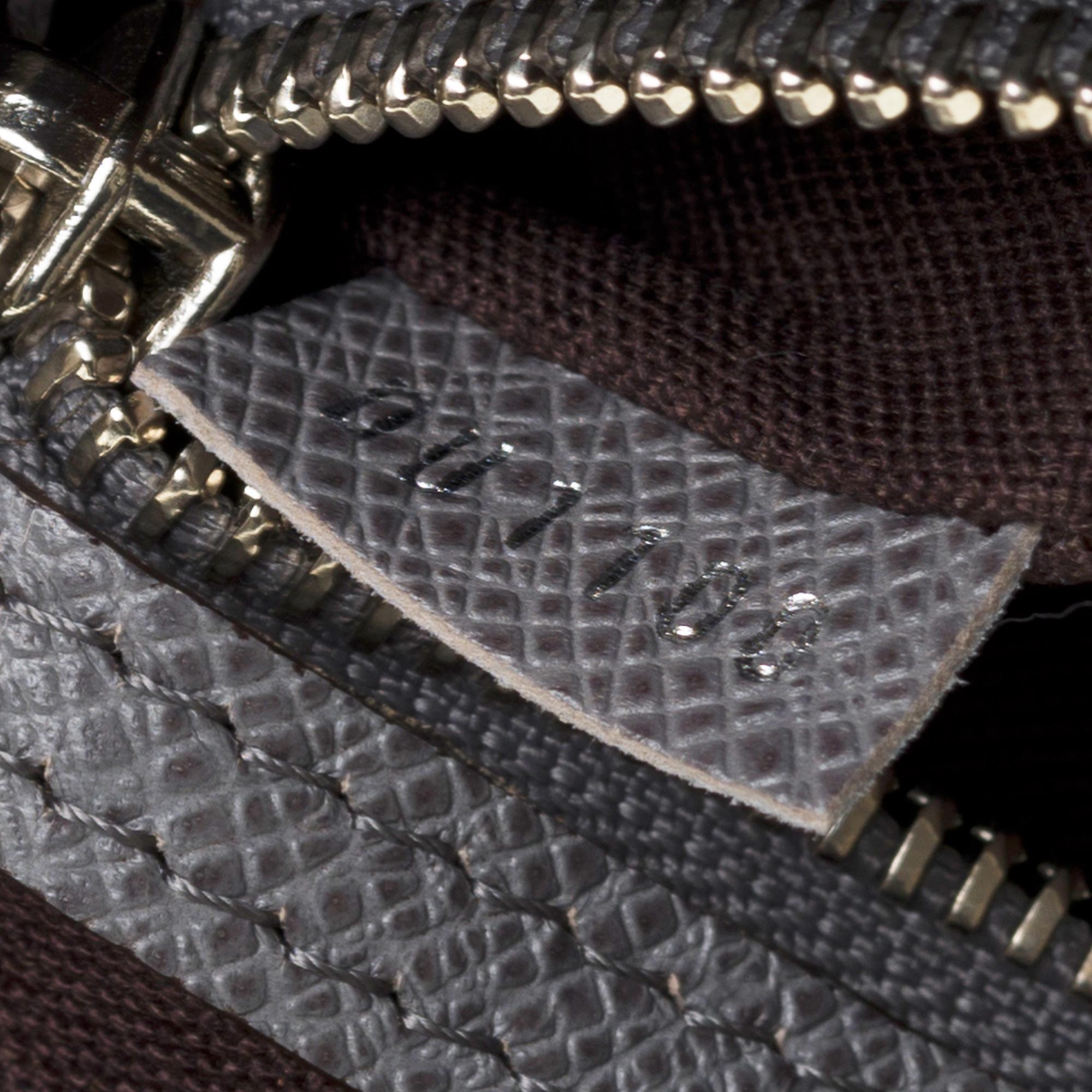 Women's or Men's Louis Vuitton Roman MM Messenger crossbody bag in grey Taïga leather