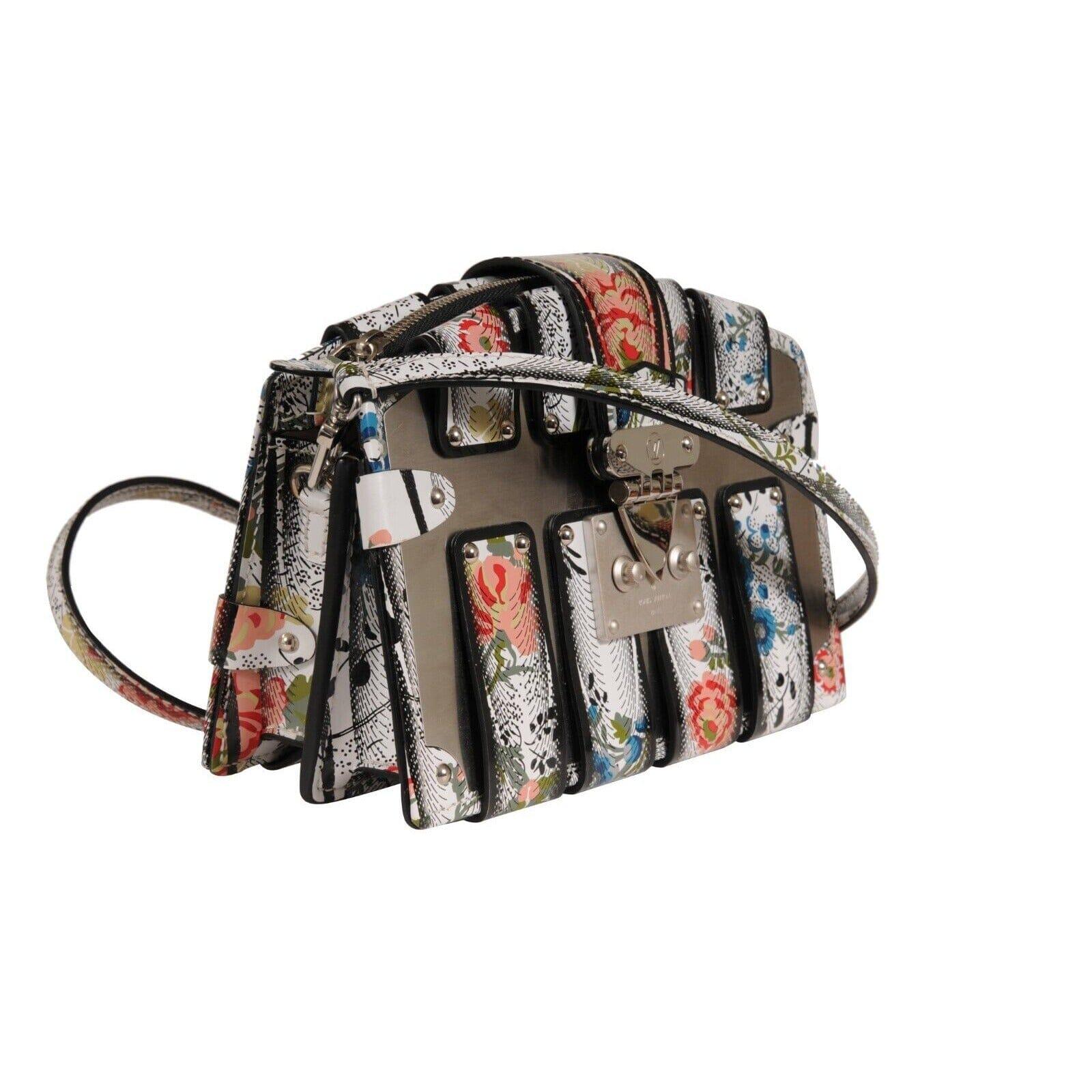 Louis Vuitton - Petite pochette à bandoulière argentée à fleurs romantiques Bon état - En vente à North Miami, FL