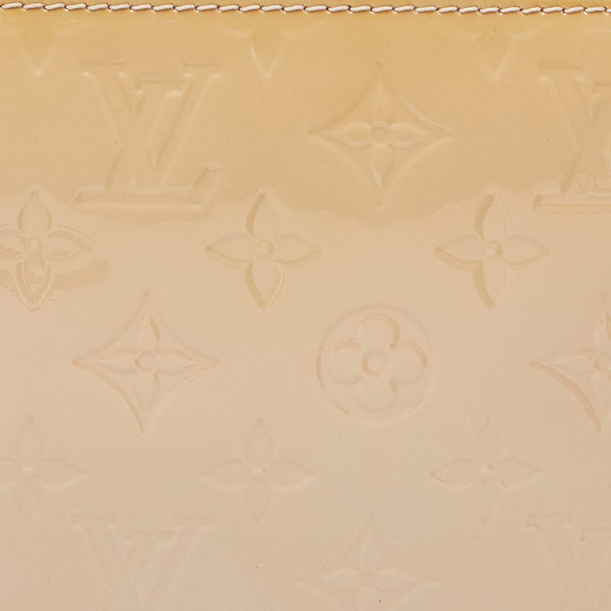 Louis Vuitton Rose Angelique Monogram Vernis Pochette Accessoires In Good Condition In Dubai, Al Qouz 2