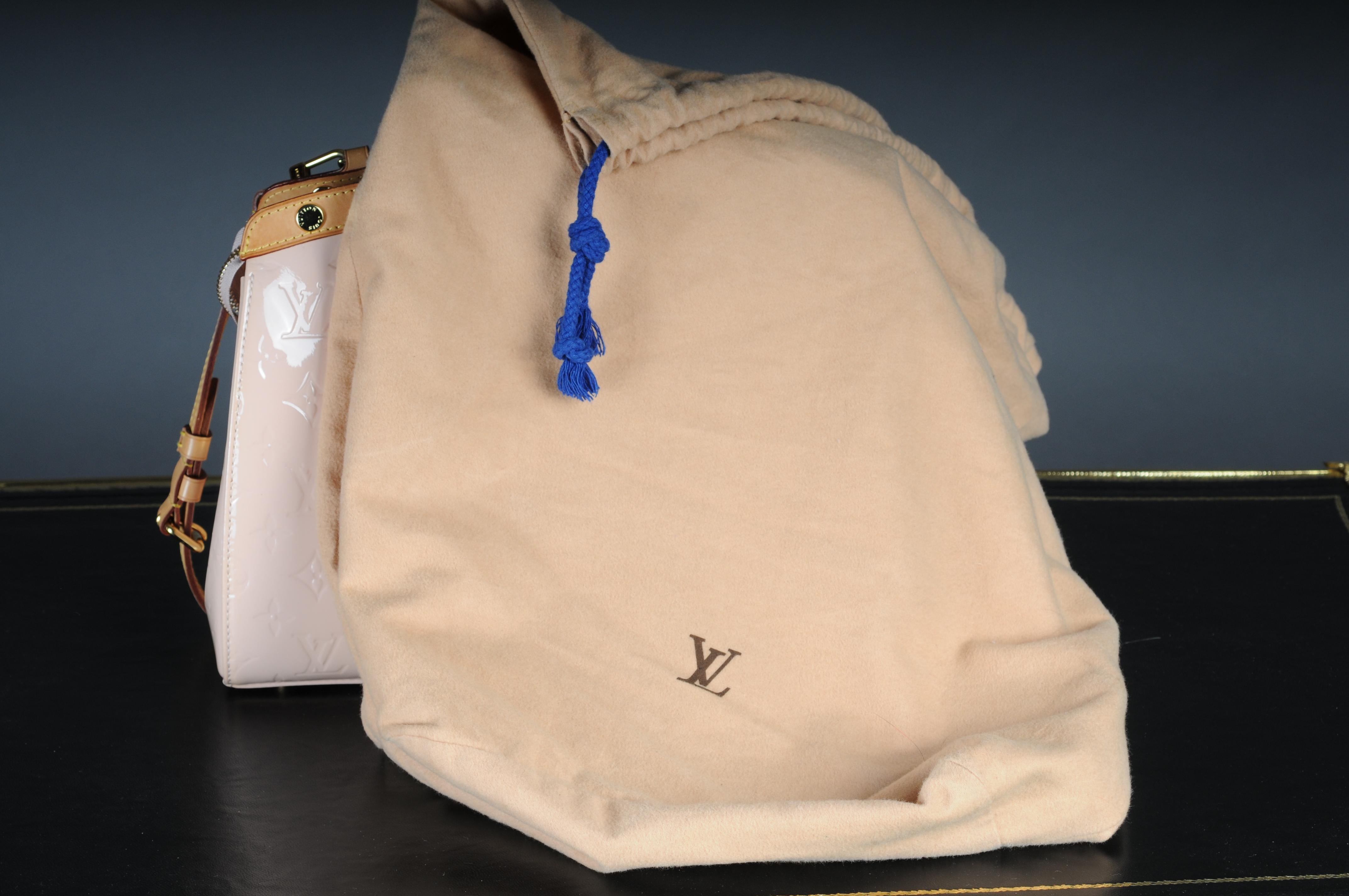 Louis Vuitton Rose Angelique Vernis MM Brea Bag Gold Hardware, 2015 For Sale 15